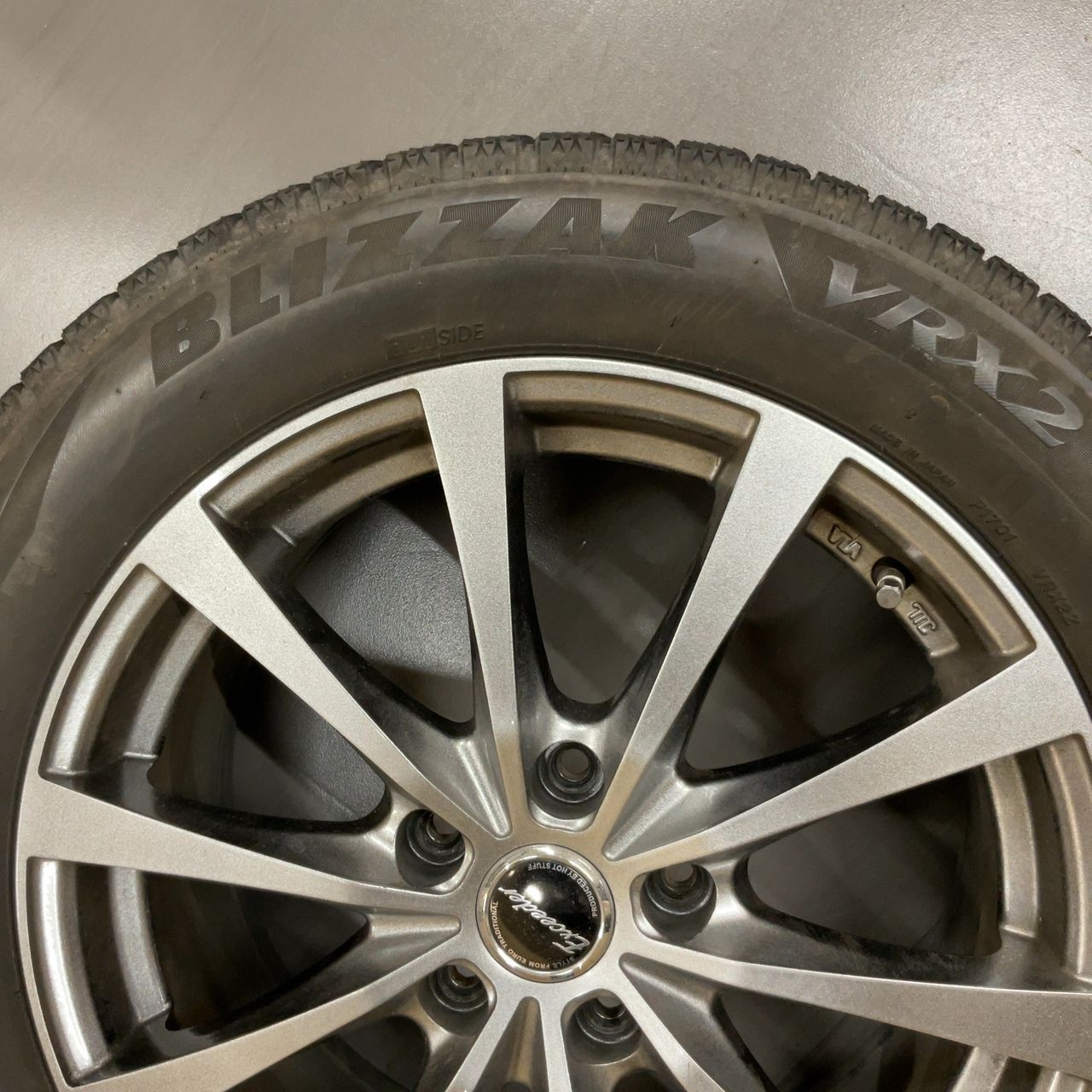 BLIZZAK VRX2 215/55R17 +55 7J 5Hホイール付スタッドレス4本セット 