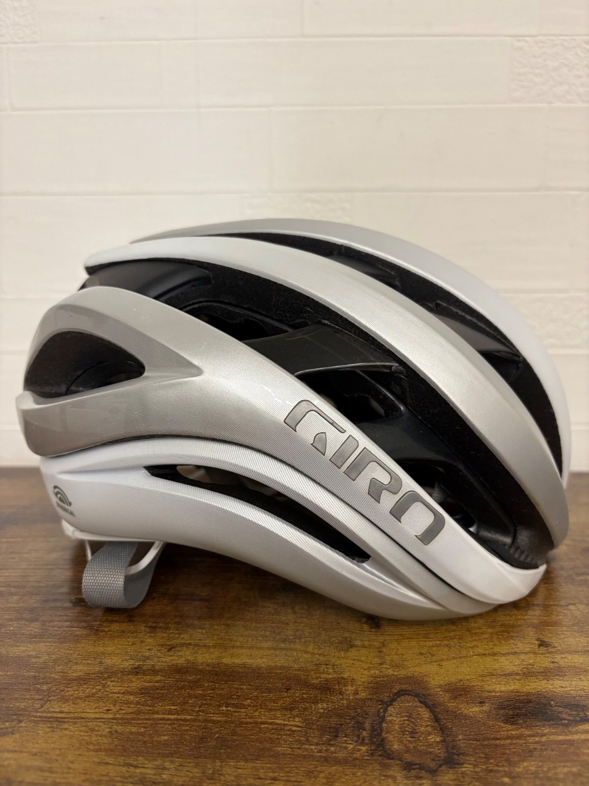 Giro（ジロ）のロードバイク用ヘルメットAether Spherical MIPS 