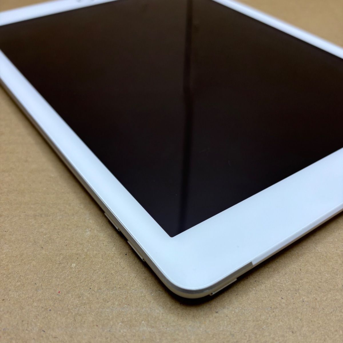 iPad 第5世代 128GB Wi-Fi+Cellular シルバー - メルカリ