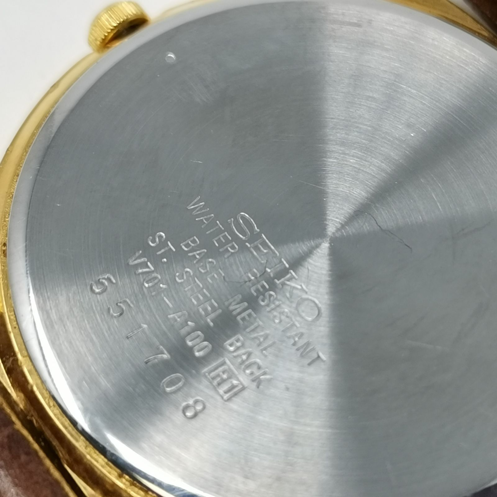 SEIKO セイコー V701-A100 ヴィンテージ クォーツ メンズ腕時計 文字盤 