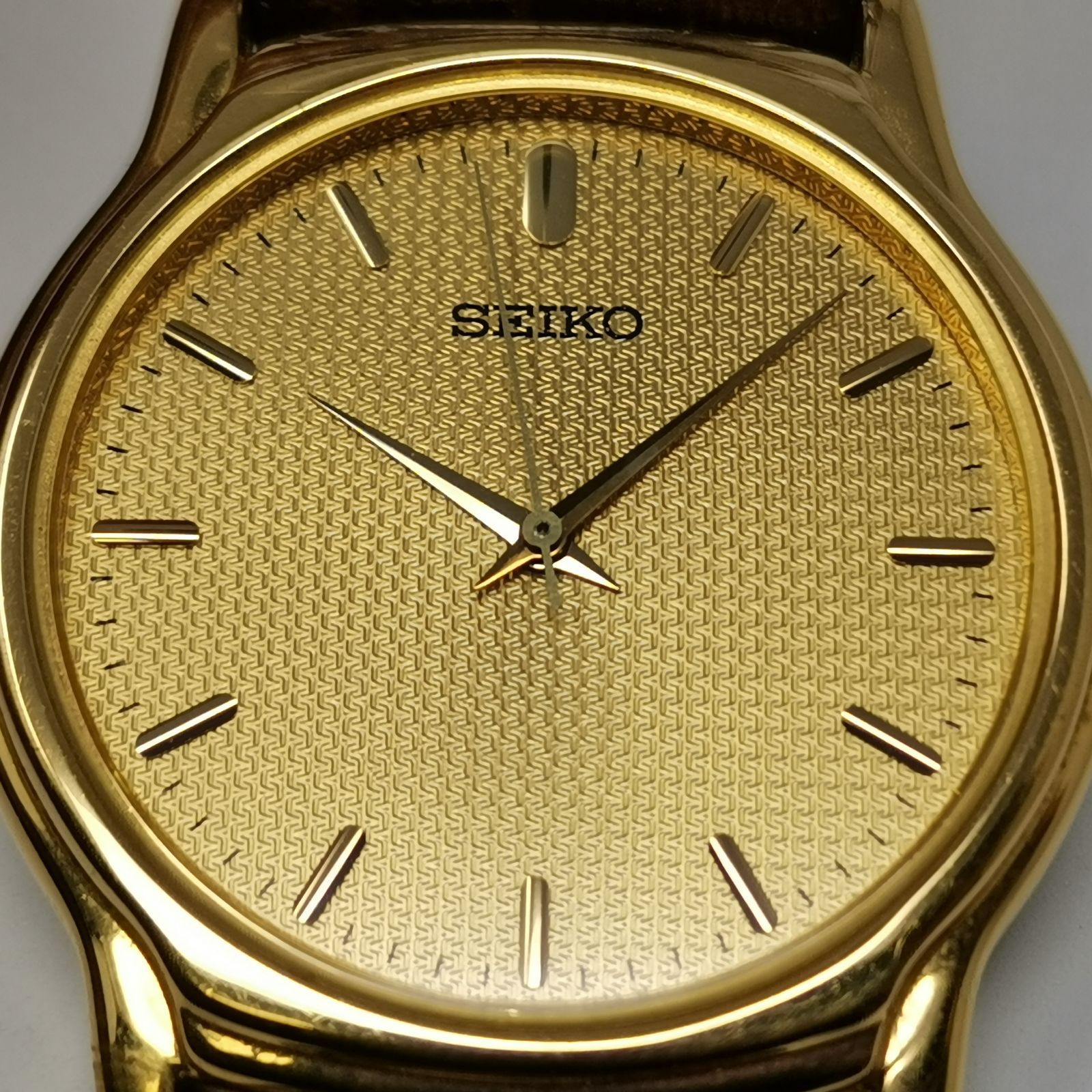 SEIKO セイコー V701-A100 ヴィンテージ クォーツ メンズ腕時計 文字盤 