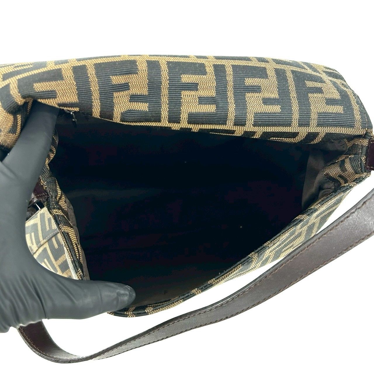 極 美品 FENDI フェンディ マンマバケット ズッカ FF ロゴ 金具 キャンバス レザー 本革 セミ ワン ショルダーバッグ ブラウン 34958 極 美品 FENDI フェンディ マンマバケット ズッカ FF ロゴ 金具