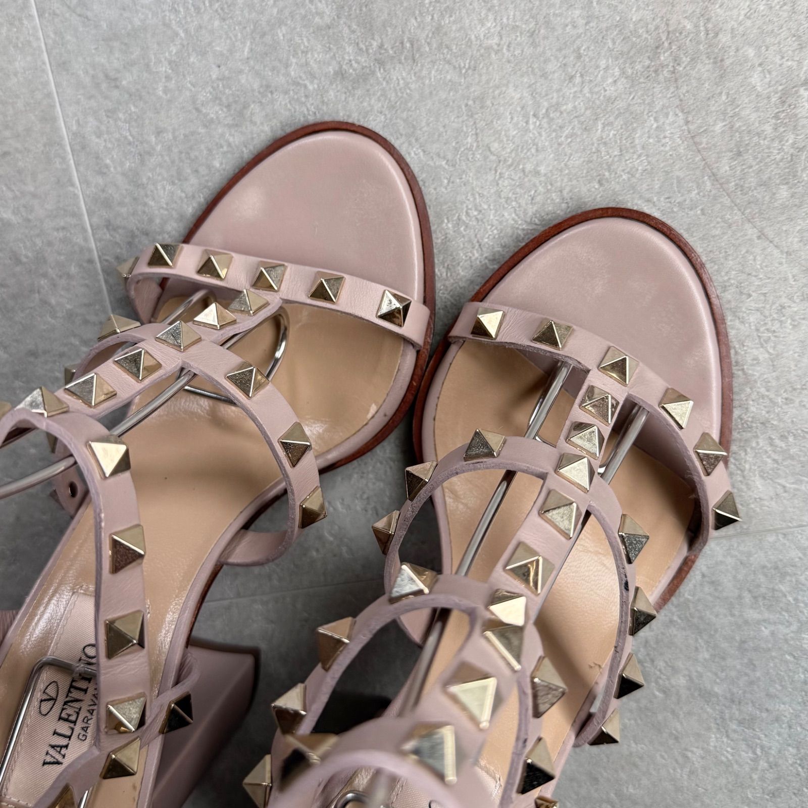 美品 VALENTINO GARAVANI ヴァレンティノガラヴァーニ ロックスタッズ 