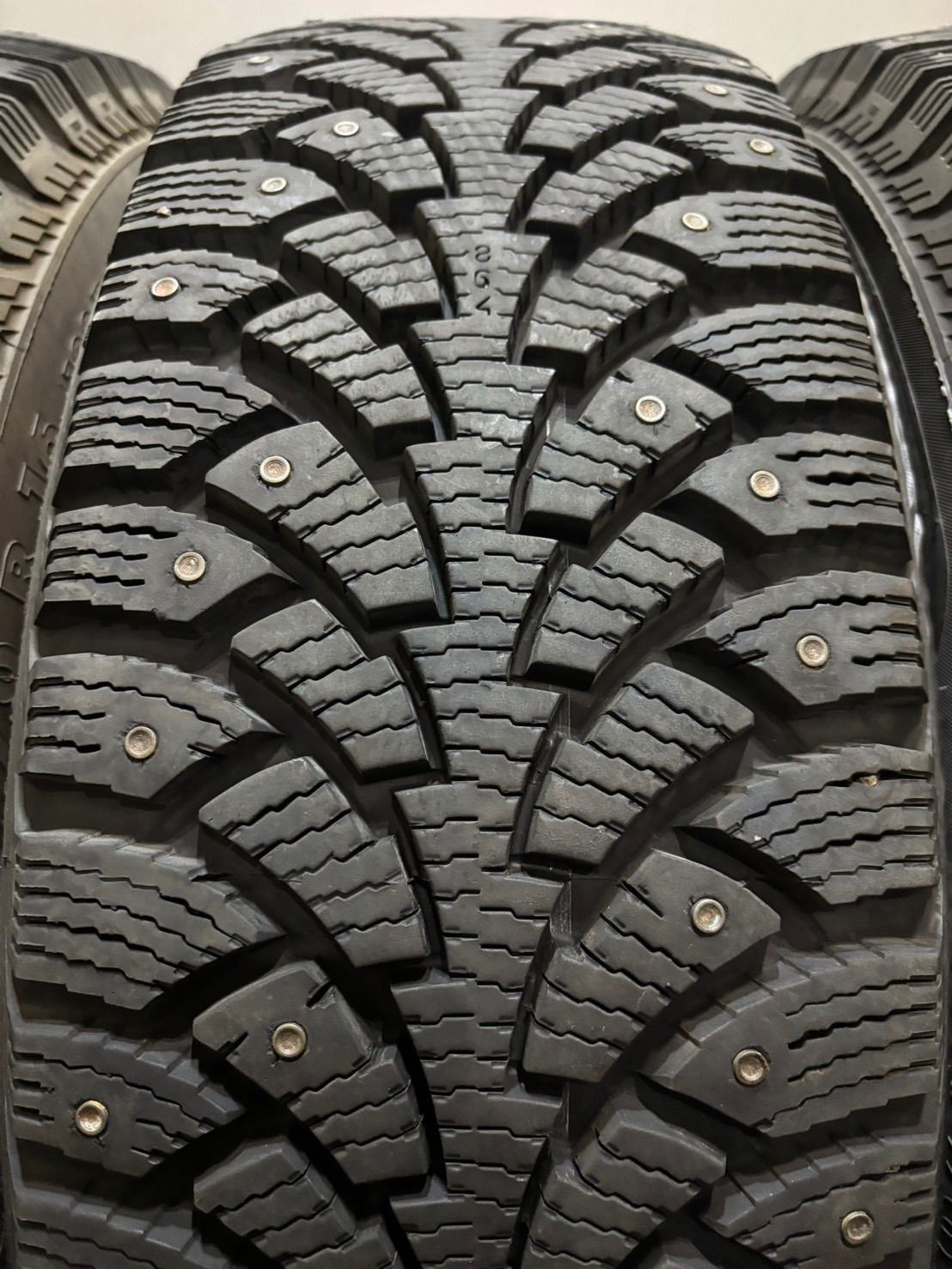 ☆215/70R16 NOKIAN/HAKKAPELIITTA 2007年製 スタッドレス スパイク 