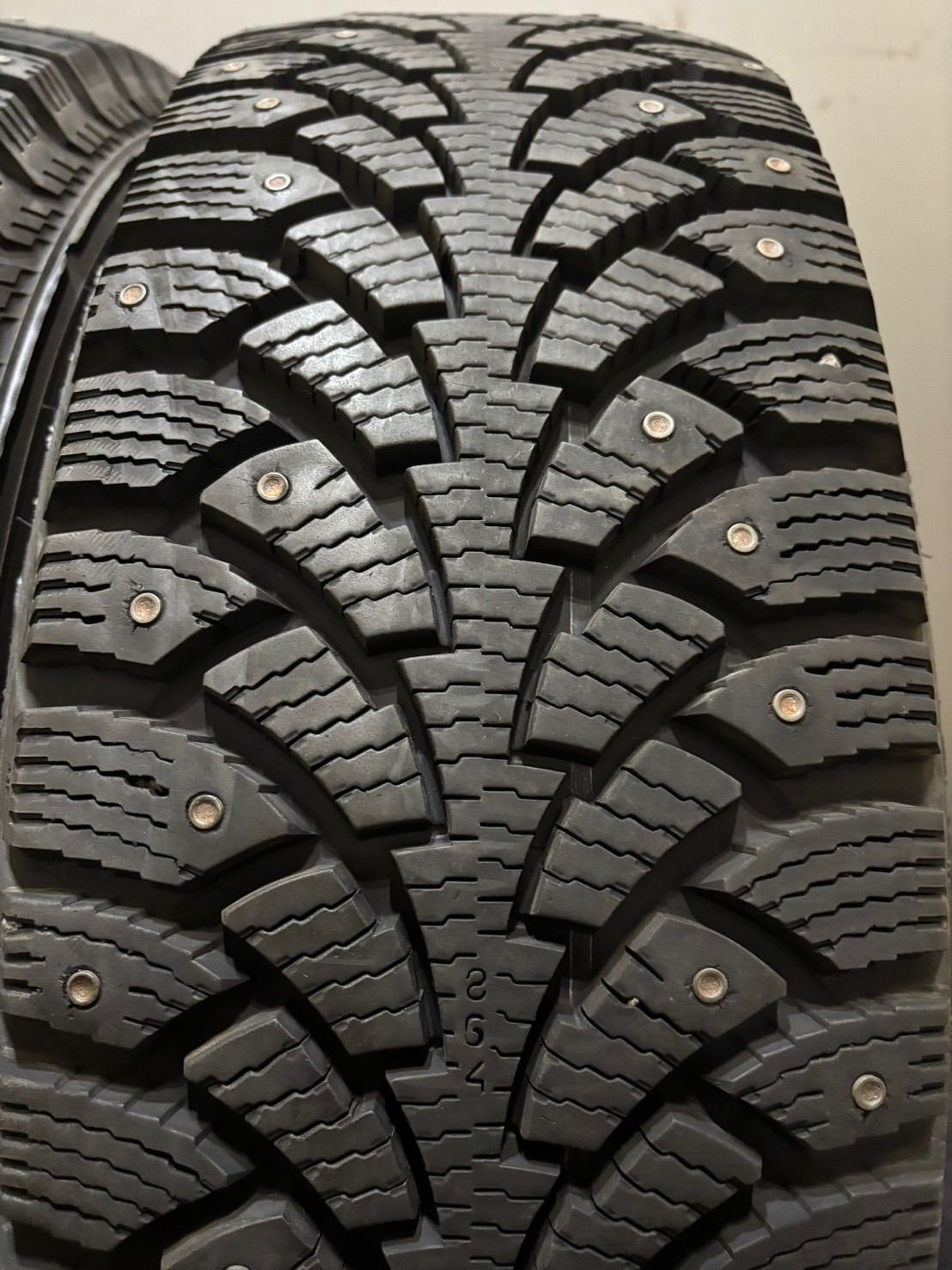 ☆215/70R16 NOKIAN/HAKKAPELIITTA 2007年製 スタッドレス スパイク 