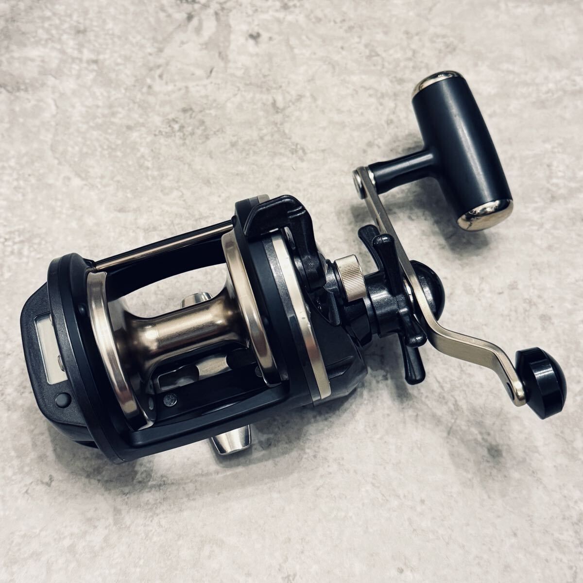 ☆程度良好☆ダイワ 両軸リール 巨鯉 40W/ DAIWA