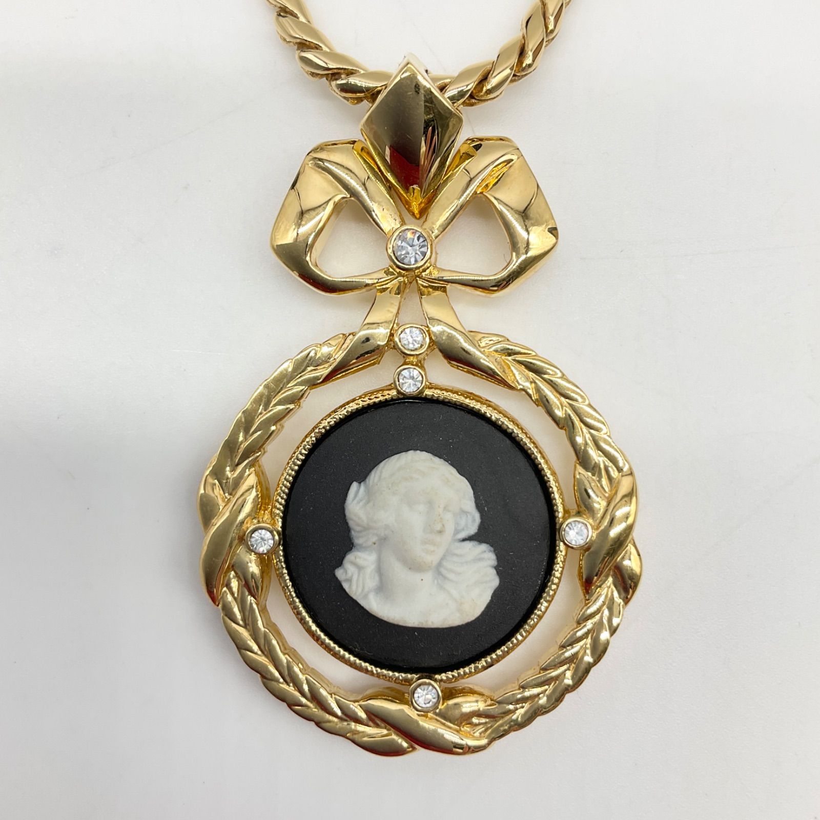 Wedgwood ウェッジウッド ジャスパーウェア カメオ ネックレス ストーン リボンモチーフ ブラック×ゴールド【中古】ABランク　5_436