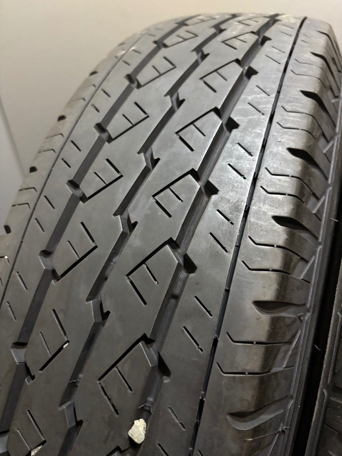 ☆195/80R15 107/105L LT BRIDGESTONE/V600 20年製 夏タイヤ サマー 