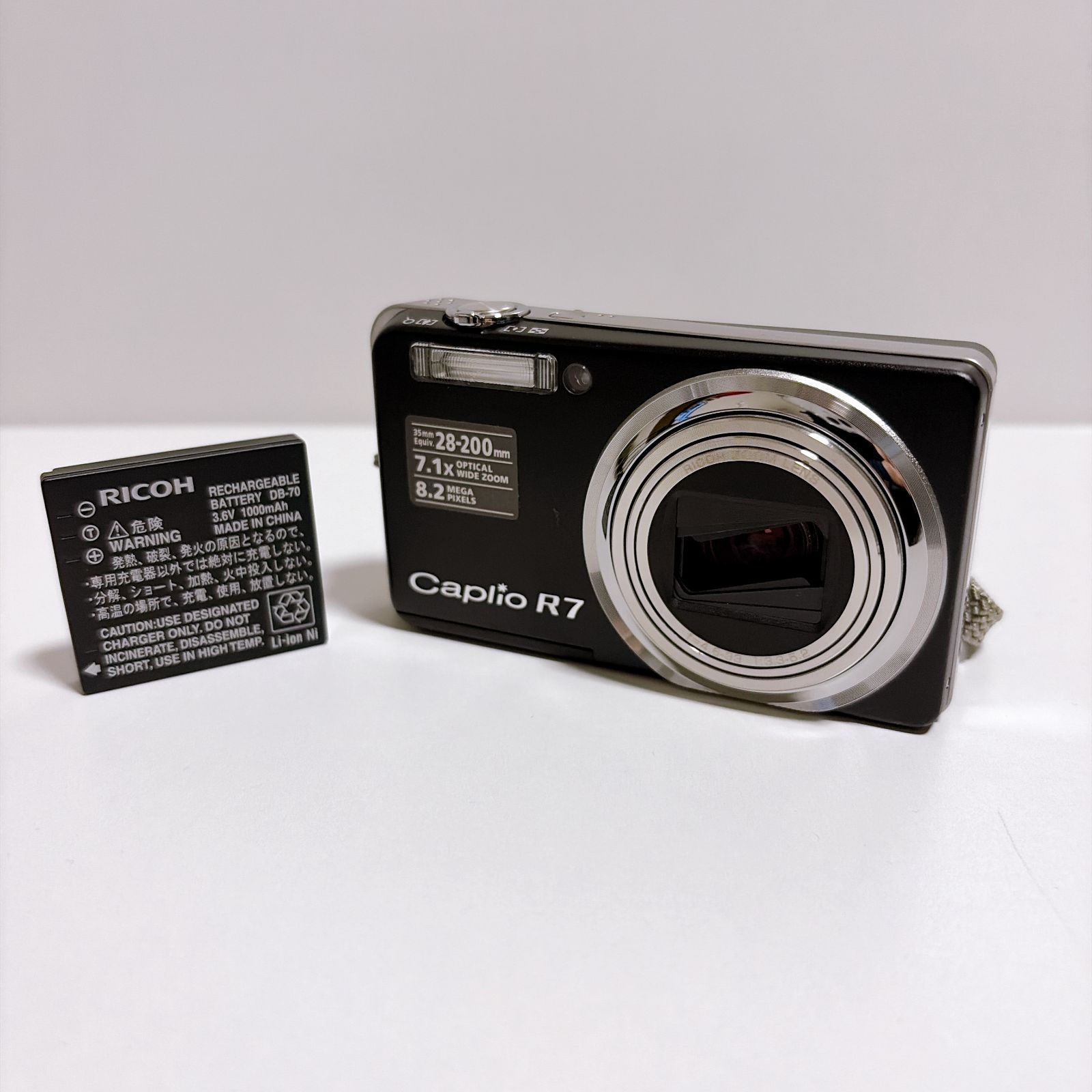 RICOH Caplio R7 シルバー 【充電器なし・動作確認済み】 RICOH Caplio R7 カメラ コンデジ ブラック 充電器ないため動作未確認