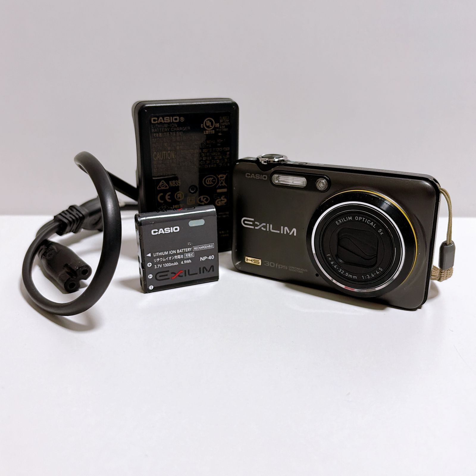 【動作確認済】CASIO EXILIM EX-FC100 ブラック 充電器つき カメラ CASIO EXILIM EX-FC100 デジカメ 動作確認済 品 SDカード無し