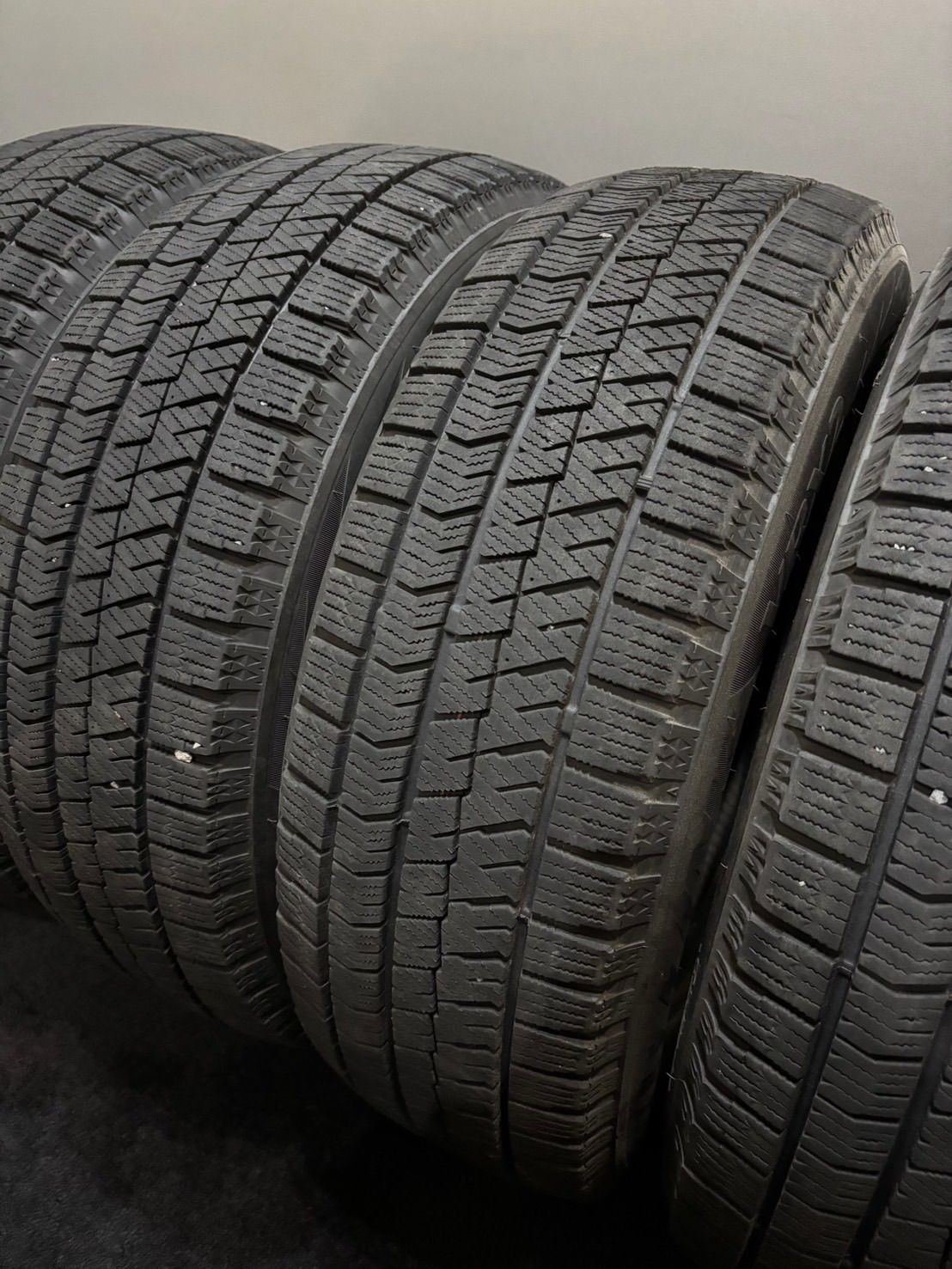 バリ山　BRIDGESTONE VRX 195/65R15 スタッドレス　タイヤ　2017年製　 195/65R15 ブリヂストン VRX 2017年製 バリ山 スタッドレス マルチ
