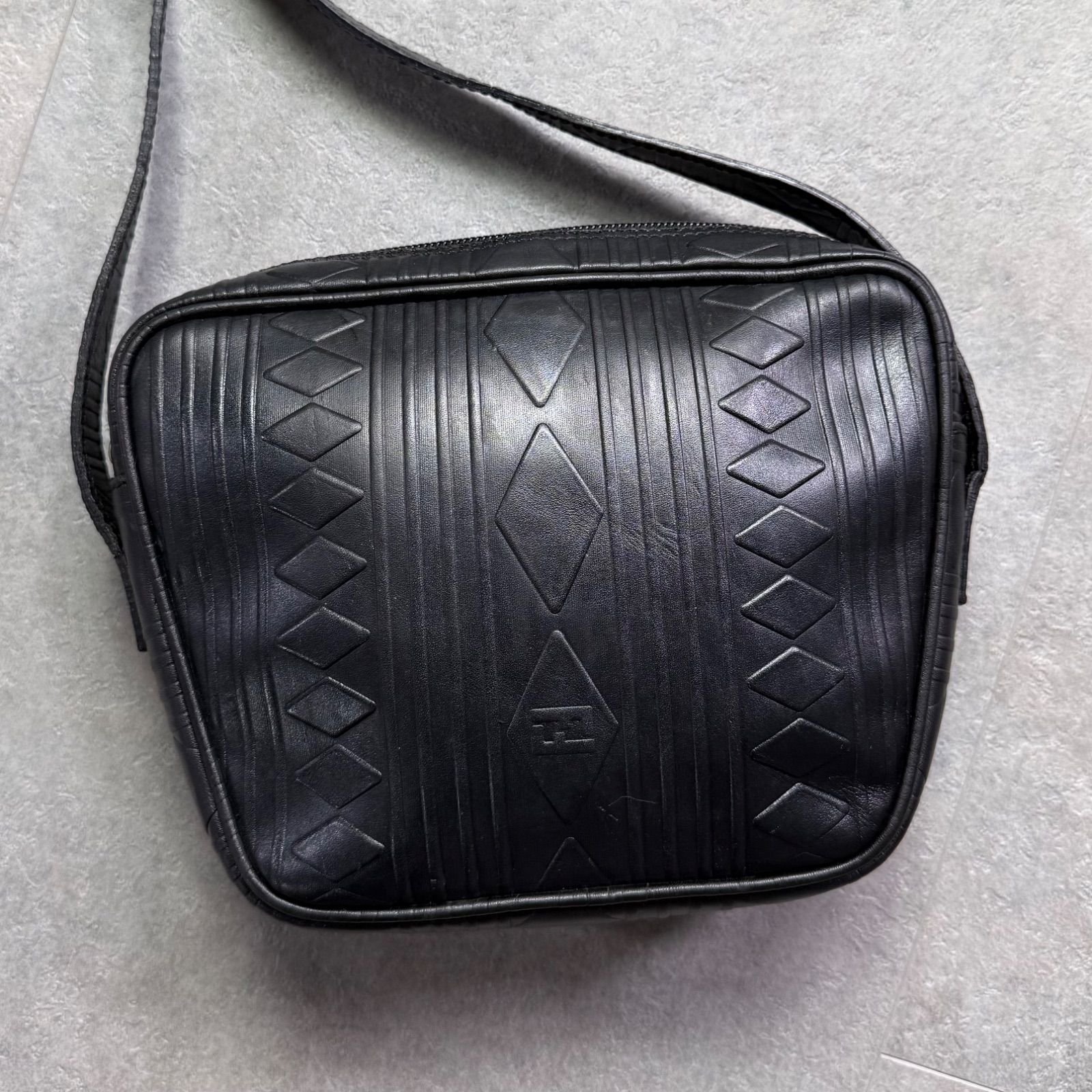 希少】FENDI ショルダーバッグ エピレザー FF ロゴ 金具 ブラック 
