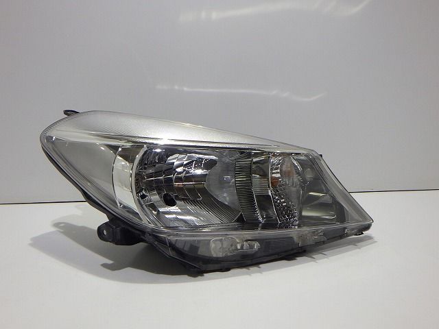 美品 NCP131 NSP 135 130後期 ヴィッツ 純正　右ヘッドライト スーツ特別割引クーポン 美品 NCP131 NSP 135 130後期 ヴィッツ 純正