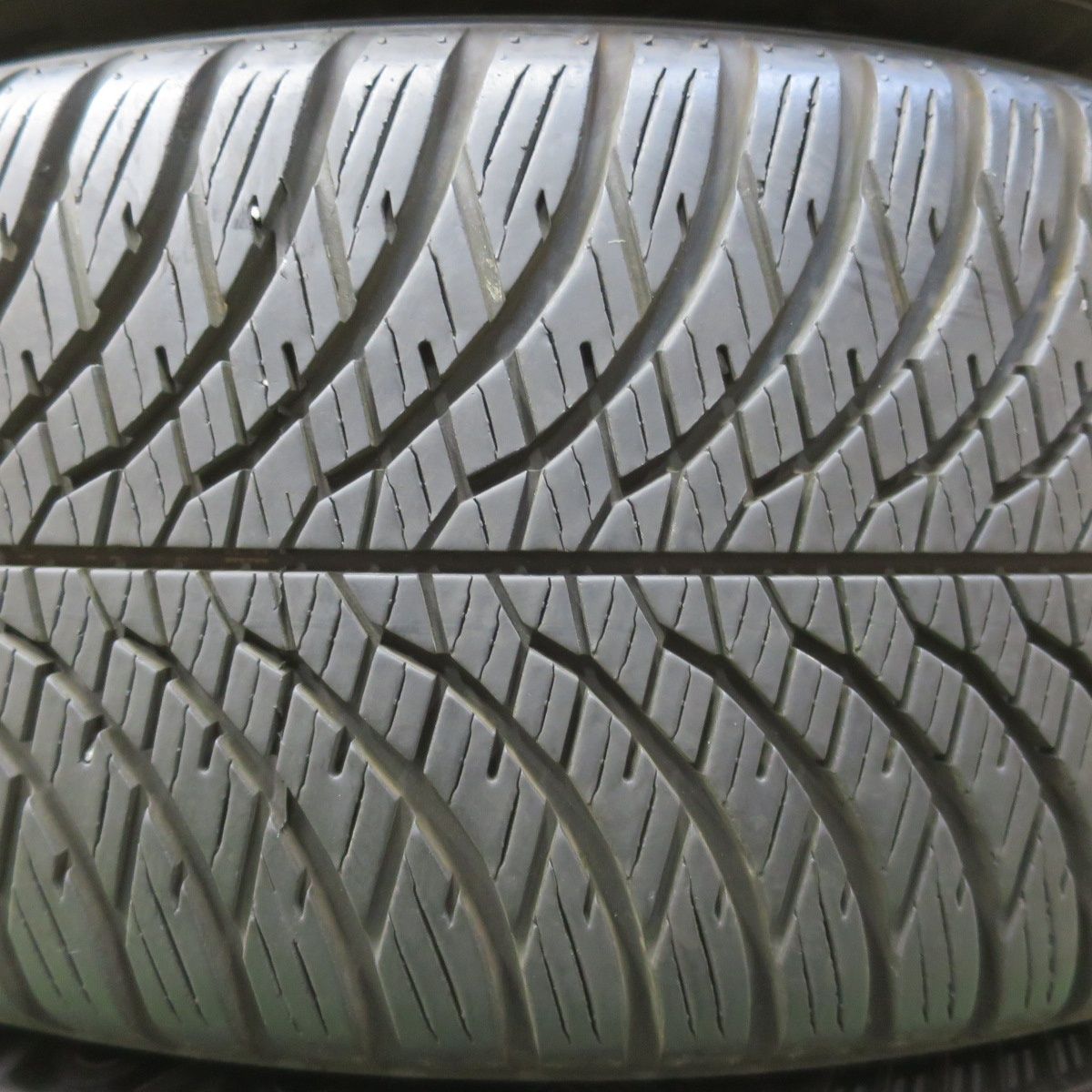 バリ溝！22年！キレイ！8.5分☆215/60R17 ヨコハマ BluEarth-4S AW21 