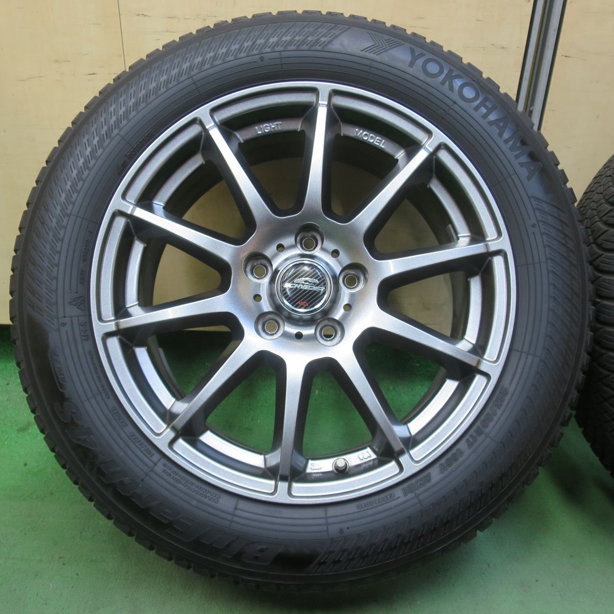 バリ溝！22年！キレイ！8.5分☆215/60R17 ヨコハマ BluEarth-4S AW21 