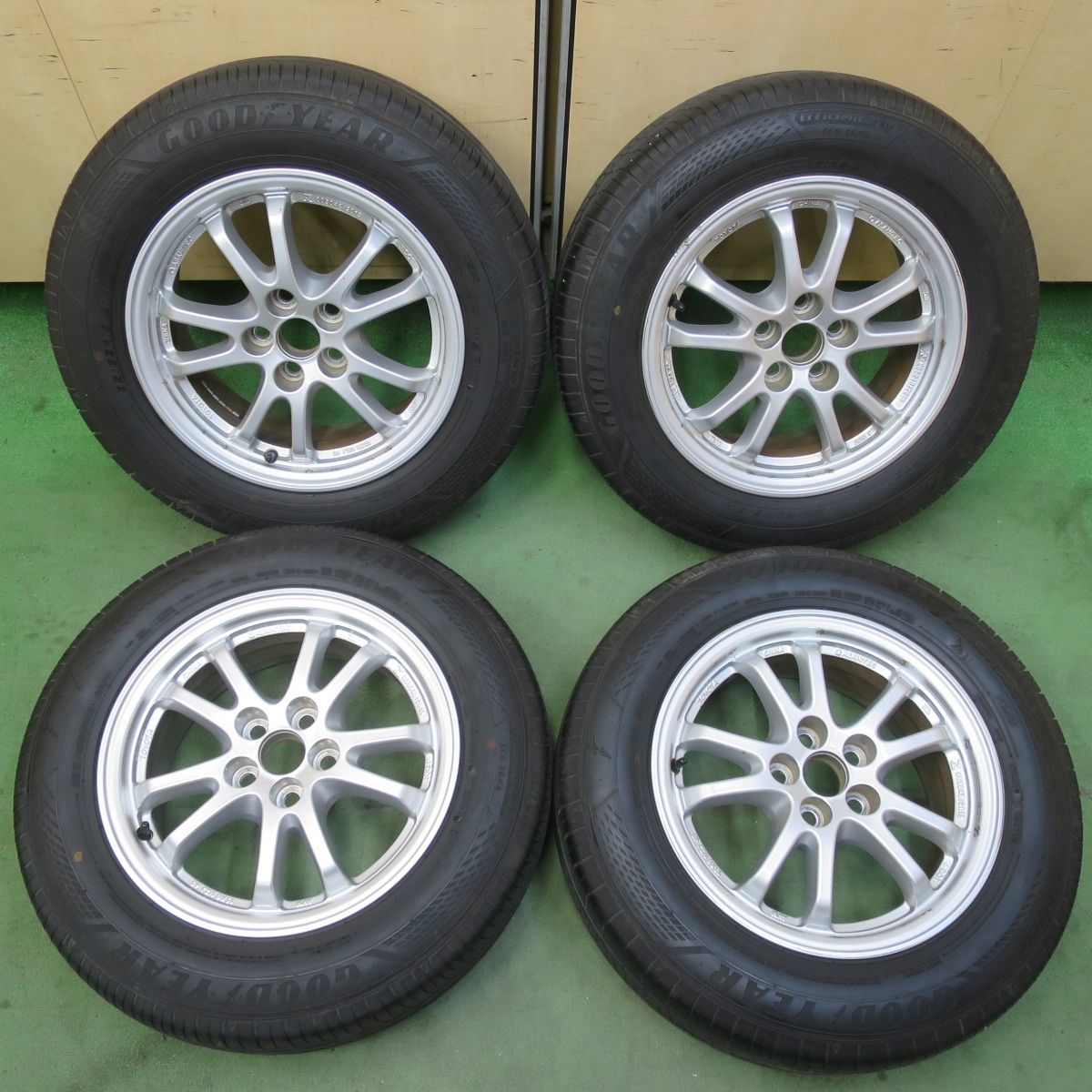バリ溝！24年！9.5分☆トヨタ 50系 プリウス 純正 195/65R15 