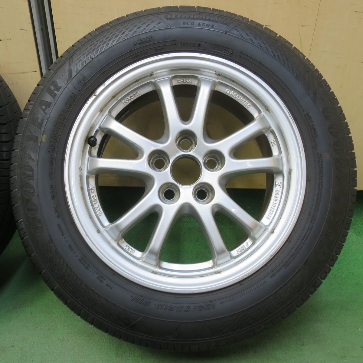 バリ溝！24年！9.5分☆トヨタ 50系 プリウス 純正 195/65R15 