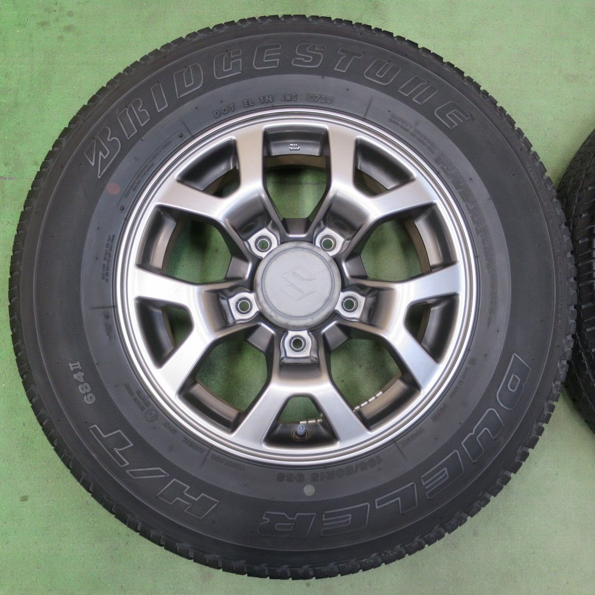 バリ溝！キレイ！8.5分☆スズキ JB74W ジムニー シエラ 純正 195/80R15 