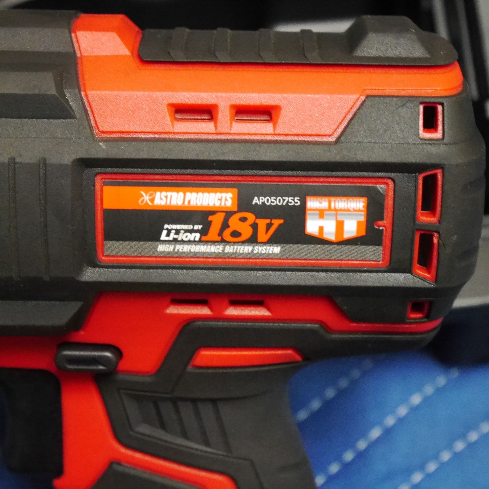 ✨アストロ　インパクトレンチ　AP050755　中古品✨うるま市田場✨ アストロプロダクツ 充電ハイトルクインパクトレンチ AP050755の中古