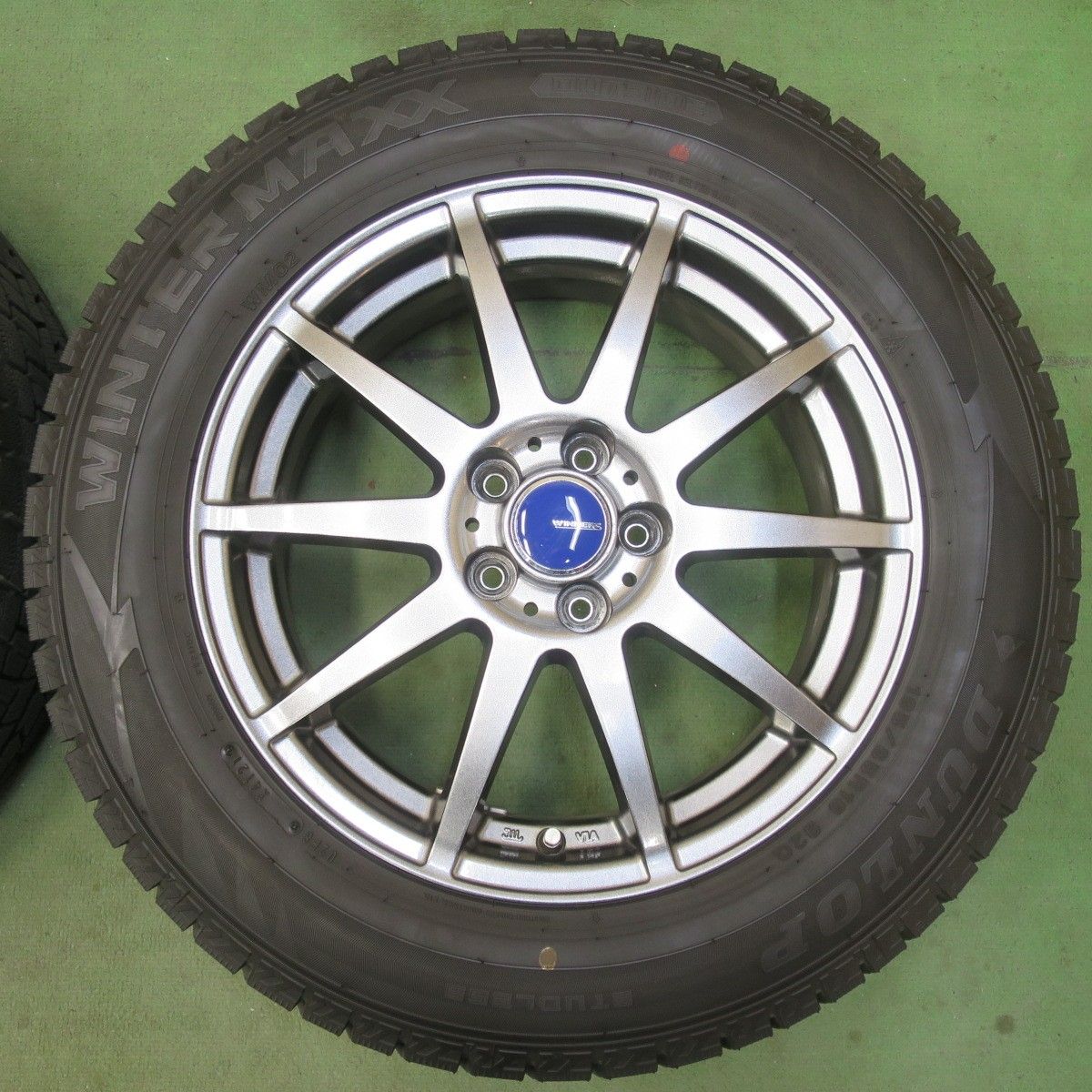 バリ溝！キレイ！9.5分☆ライズ ロッキー 等 195/65R16 スタッドレス 