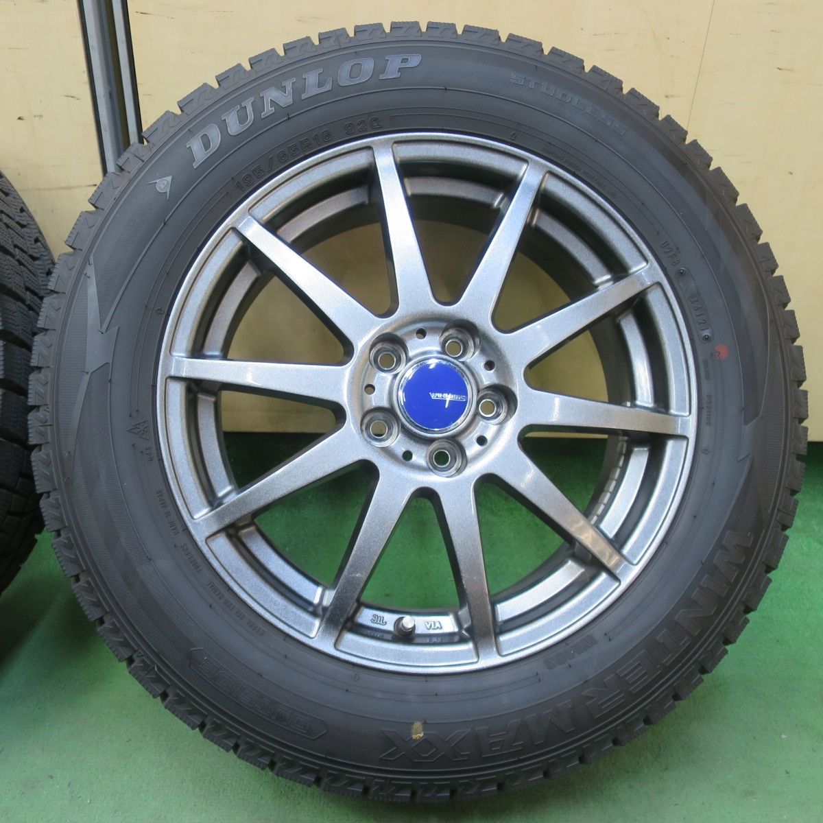 バリ溝！キレイ！9.5分☆ライズ ロッキー 等 195/65R16 スタッドレス