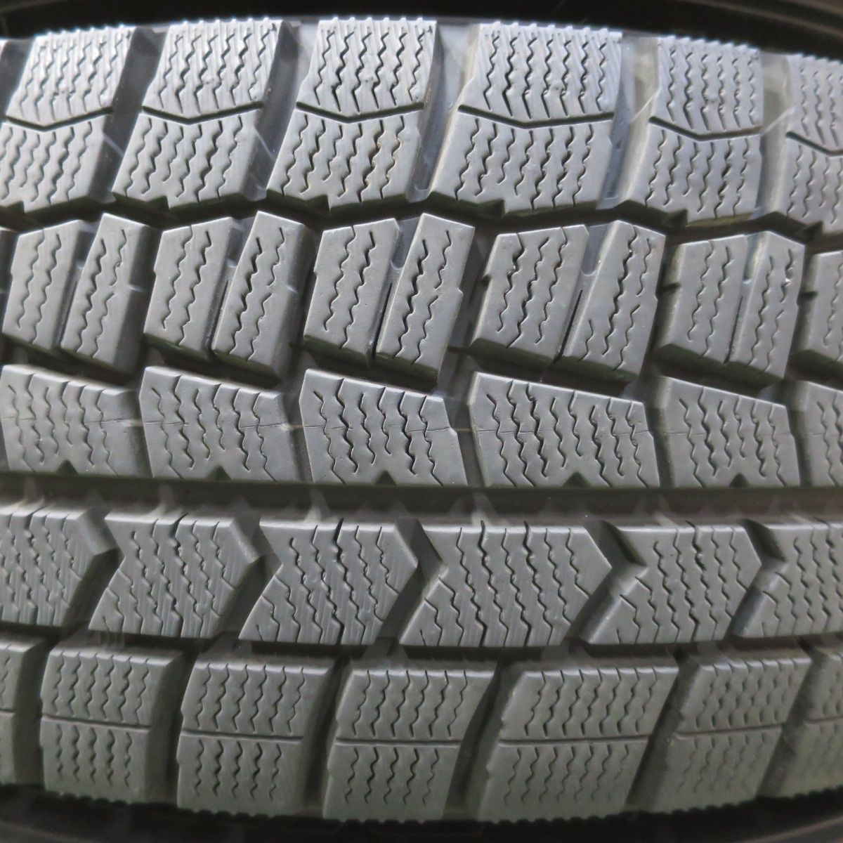 バリ溝！キレイ！9.5分☆ライズ ロッキー 等 195/65R16 スタッドレス 