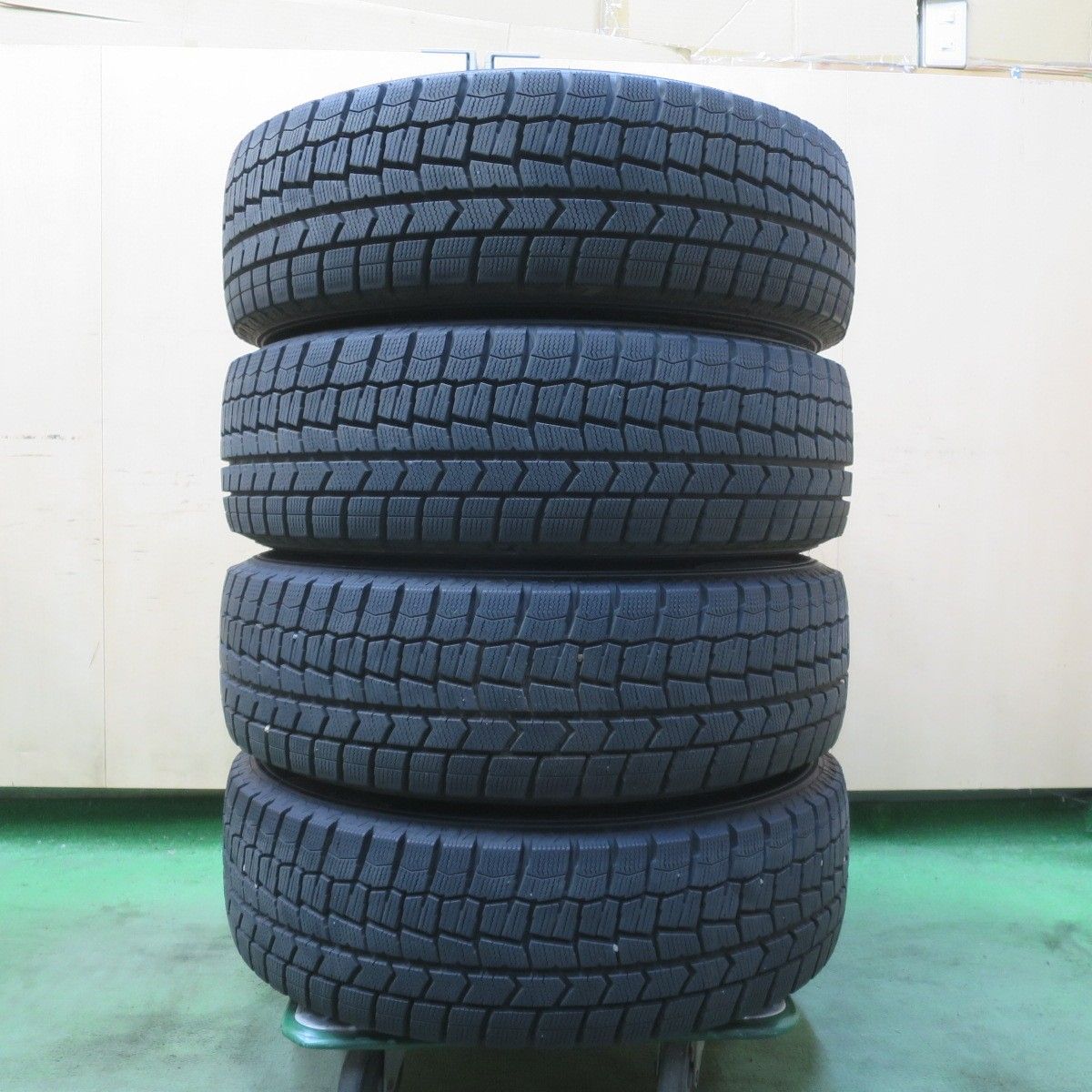 バリ溝！キレイ！9.5分☆ライズ ロッキー 等 195/65R16 スタッドレス 