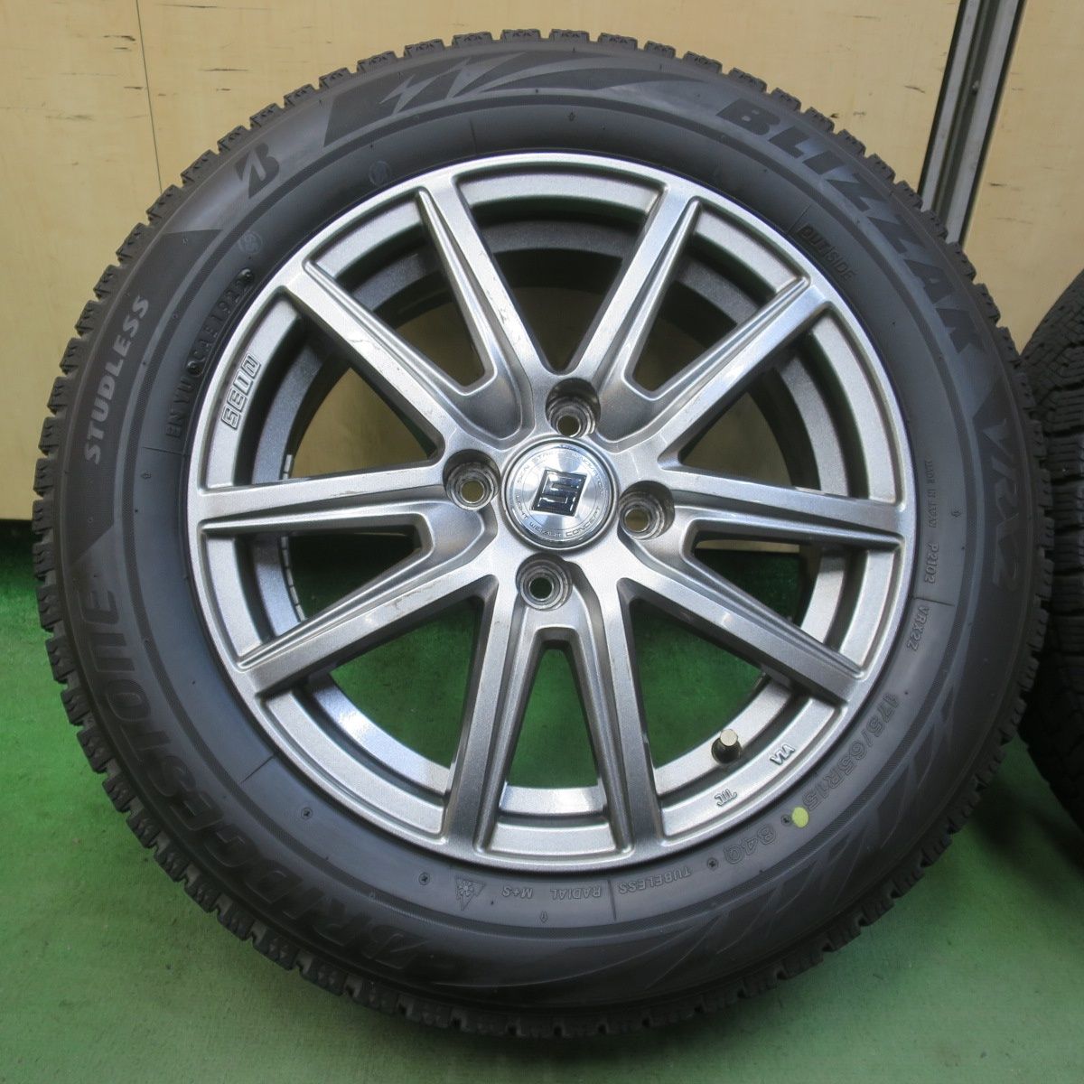 キレイ！22年☆スタッドレス 175/65R15 ブリヂストン ブリザック VRX2 