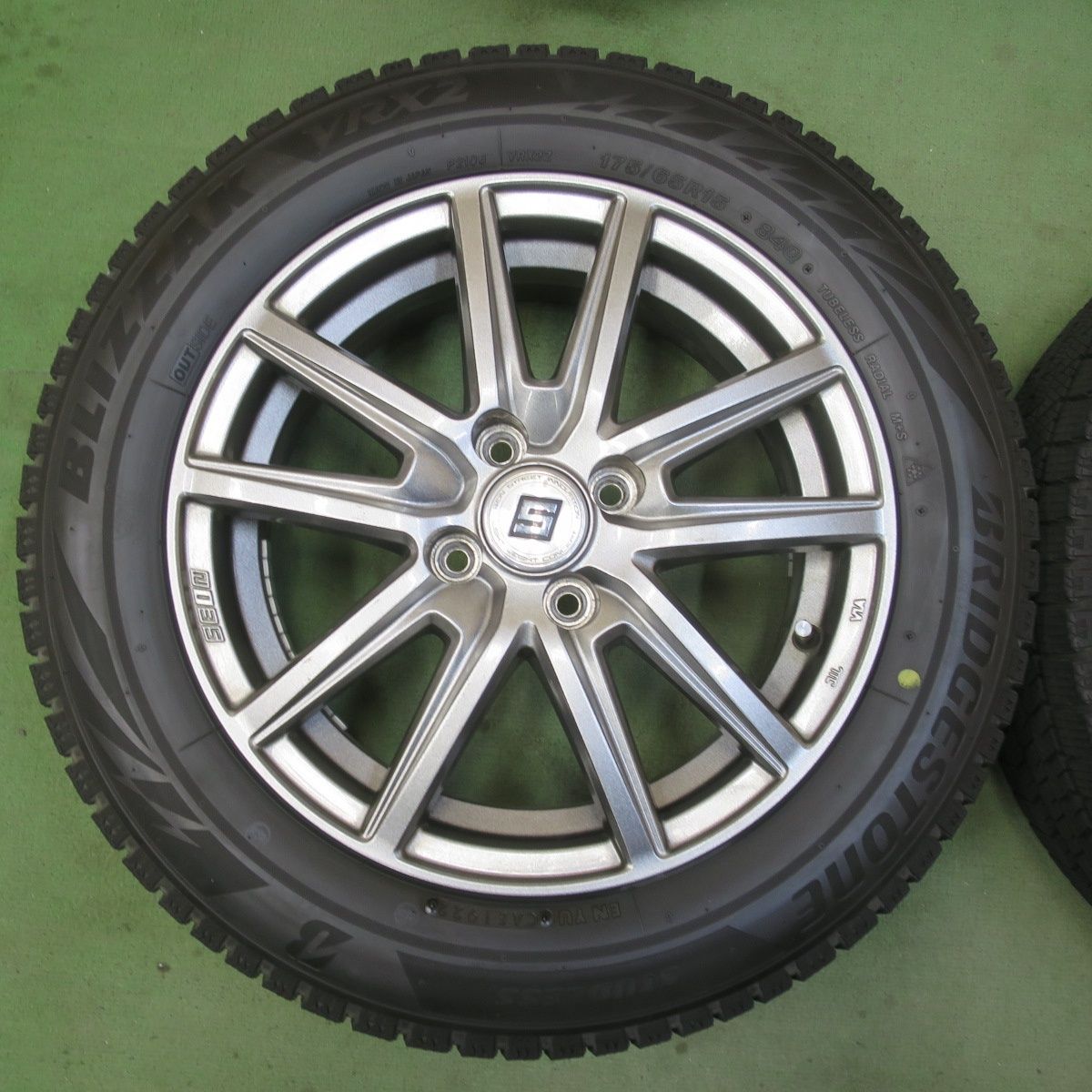 キレイ！22年☆スタッドレス 175/65R15 ブリヂストン ブリザック VRX2 