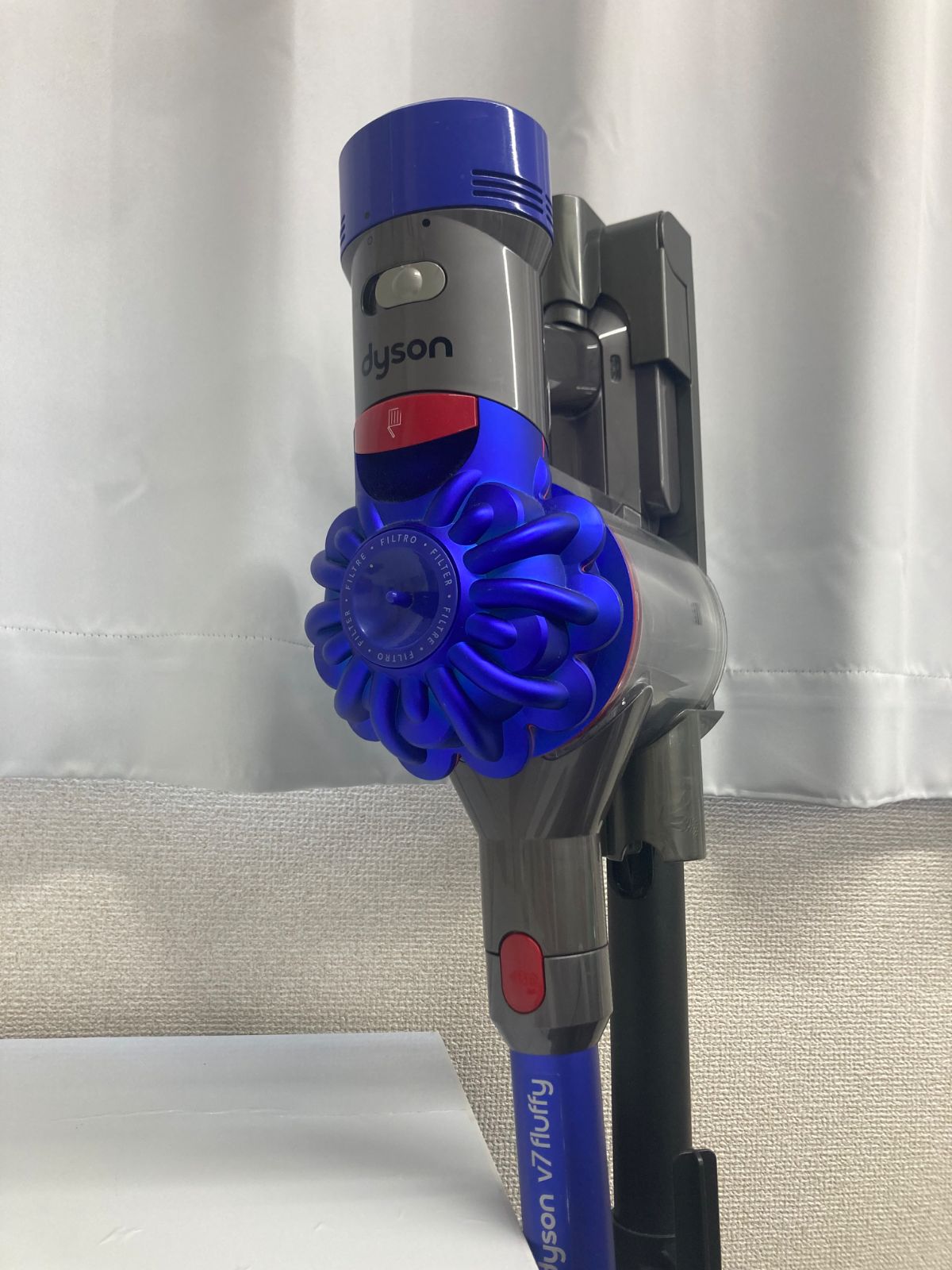 0【通電動作確認済み】Dyson コードレス掃除機 V7 Fluffy Origin（SV11 