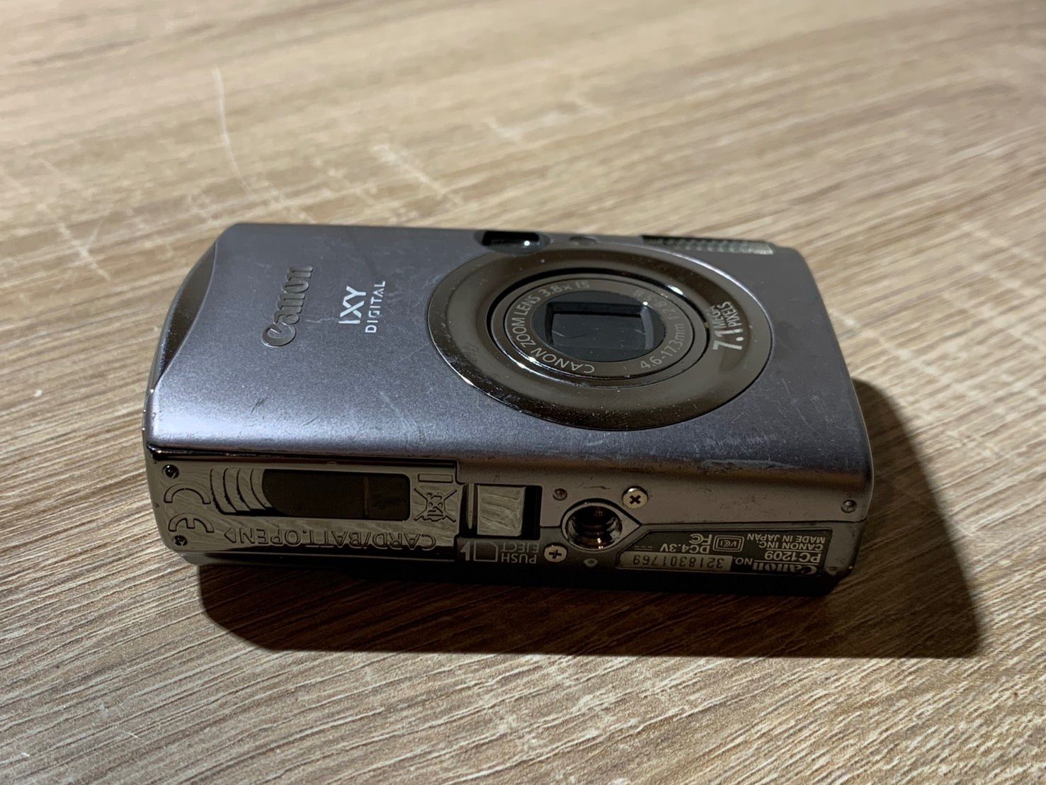 【ジャンク】キャノン Canon IXY 900 IS コンパクトデジタルカメラ 9723 Canon IXY DIGITAL 900 IS シルバー デジカメ ジャンク品【ネ