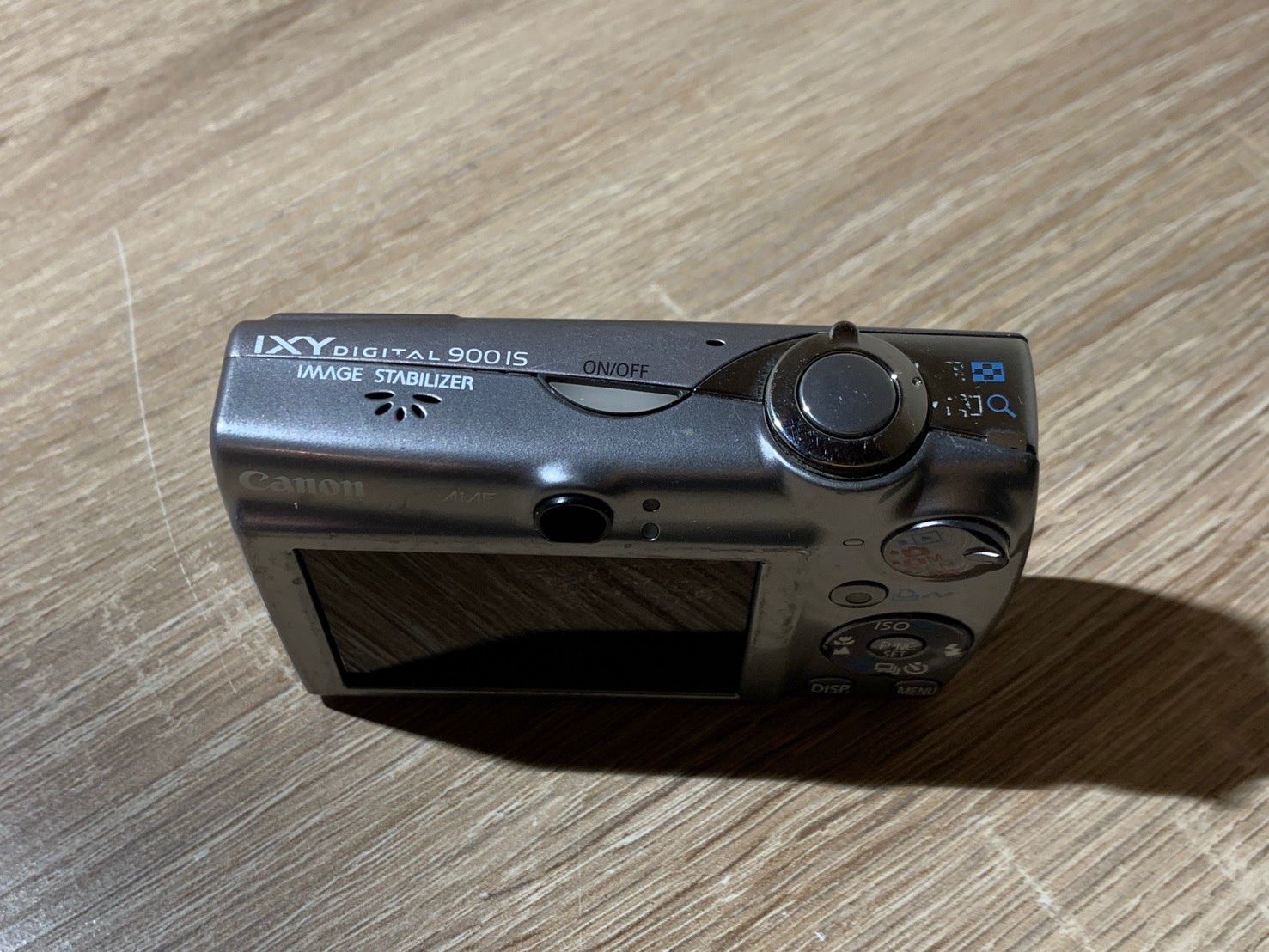 9723 Canon IXY DIGITAL 900 IS シルバー デジカメ ジャンク品【ネ