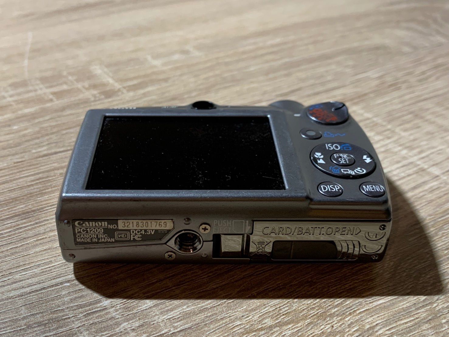 9723 Canon IXY DIGITAL 900 IS シルバー デジカメ ジャンク品【ネ