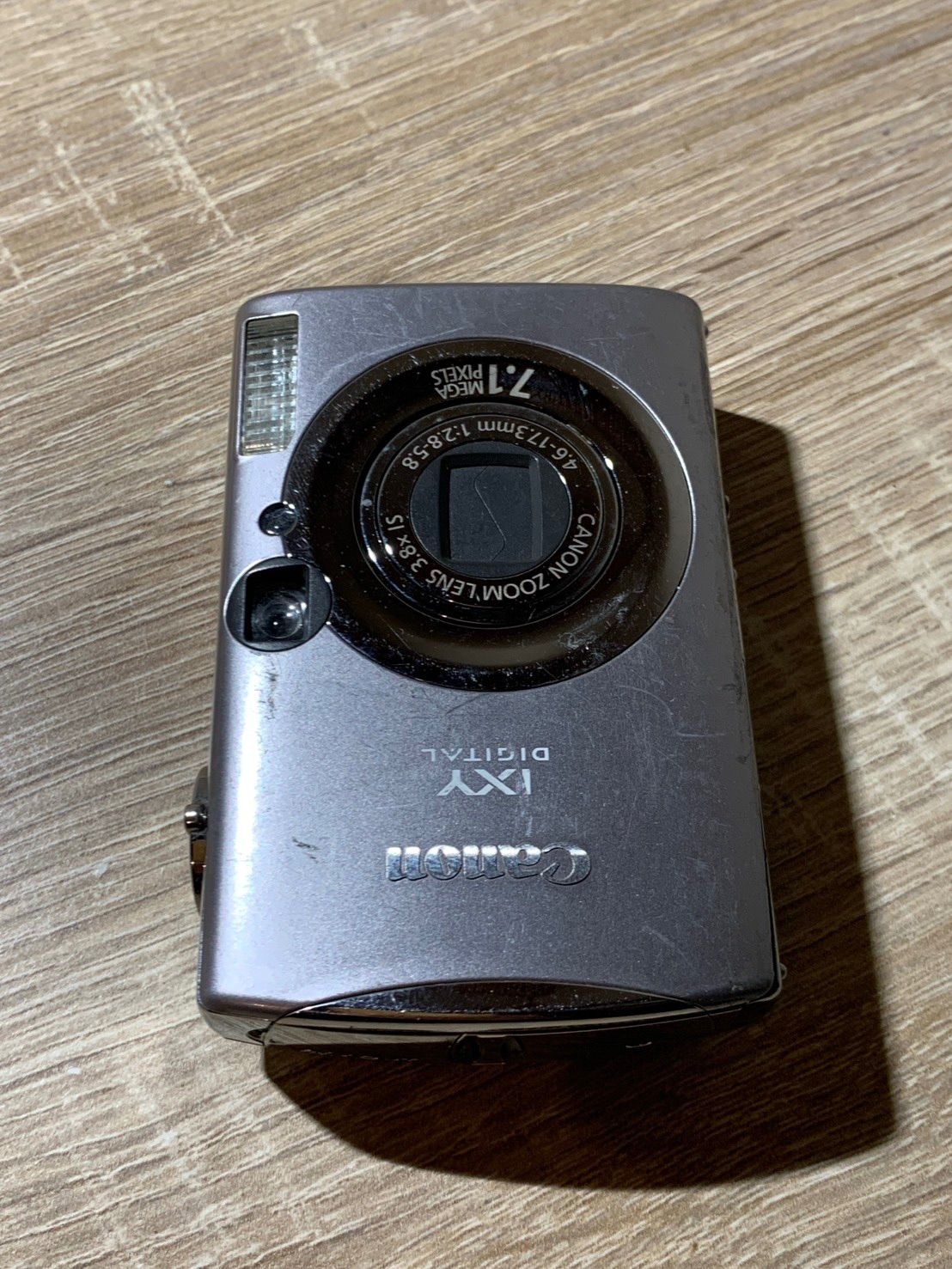 9723 Canon IXY DIGITAL 900 IS シルバー デジカメ ジャンク品【ネ