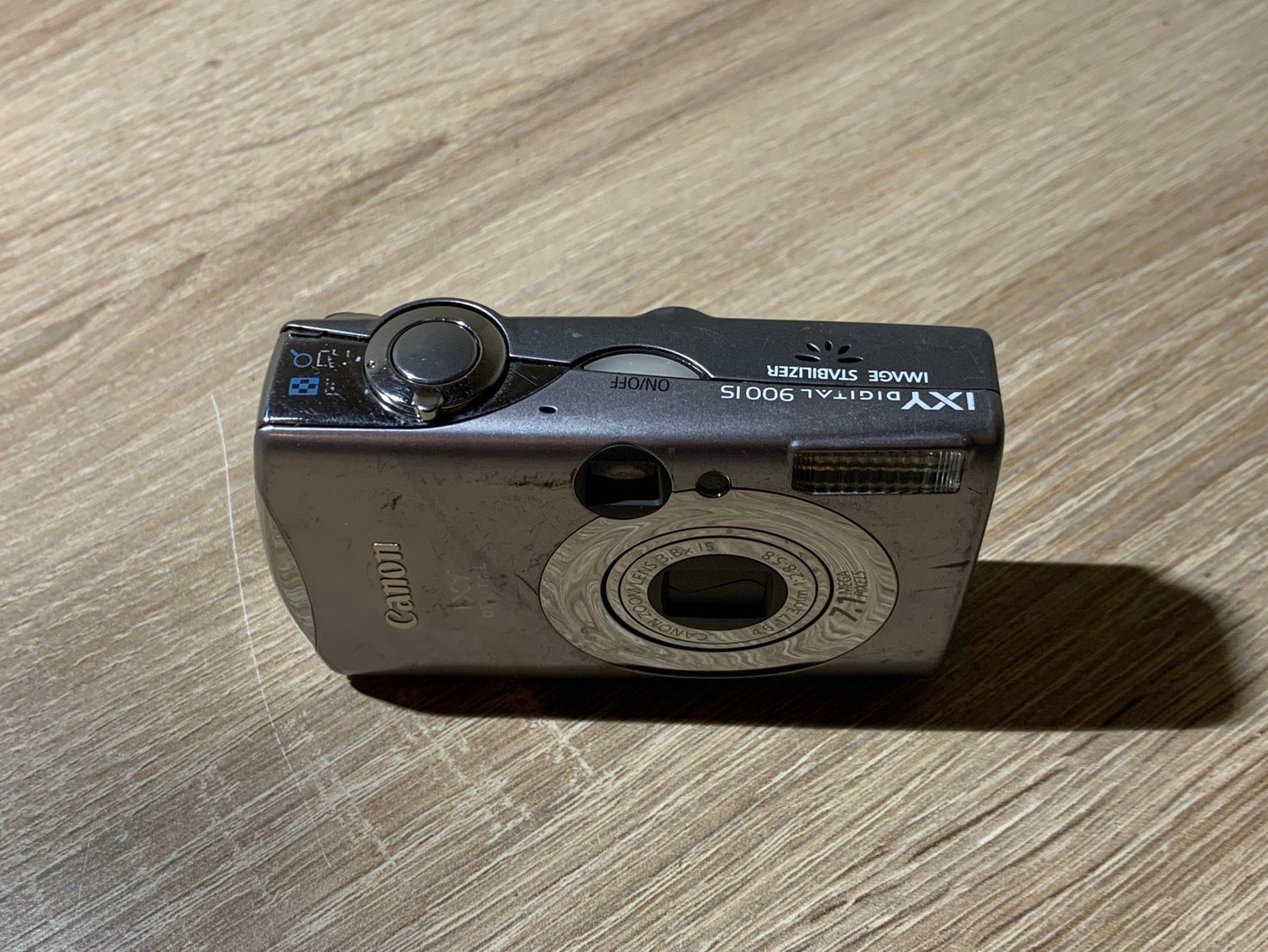 9723 Canon IXY DIGITAL 900 IS シルバー デジカメ ジャンク品【ネ