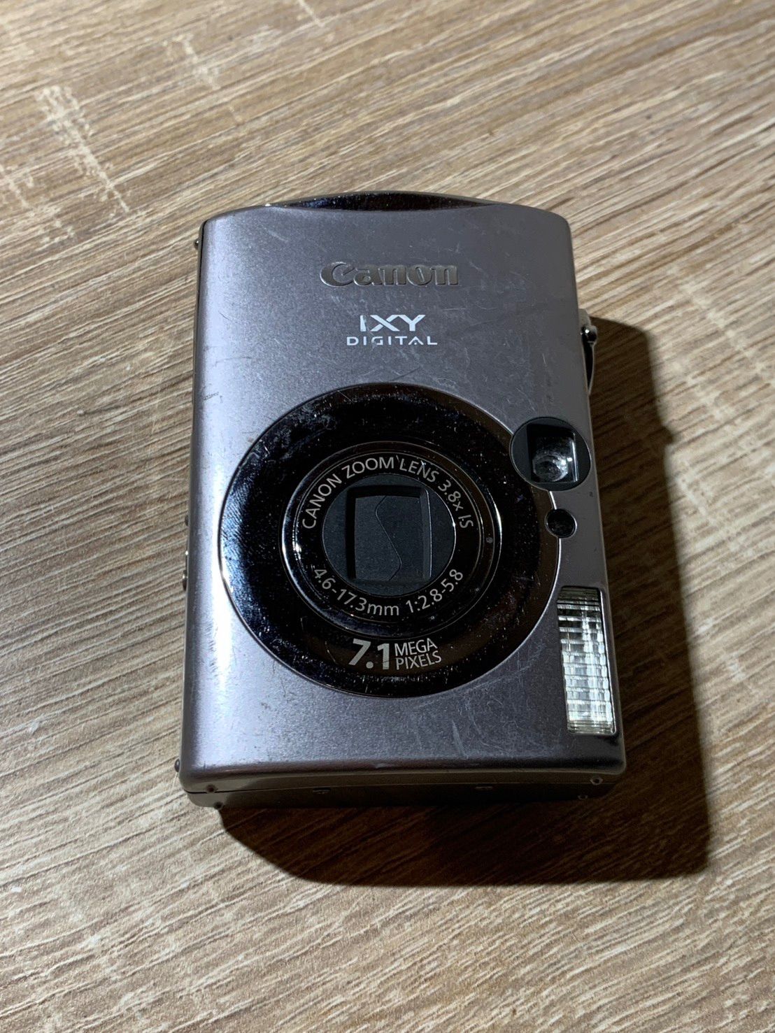 9723 Canon IXY DIGITAL 900 IS シルバー デジカメ ジャンク品【ネ