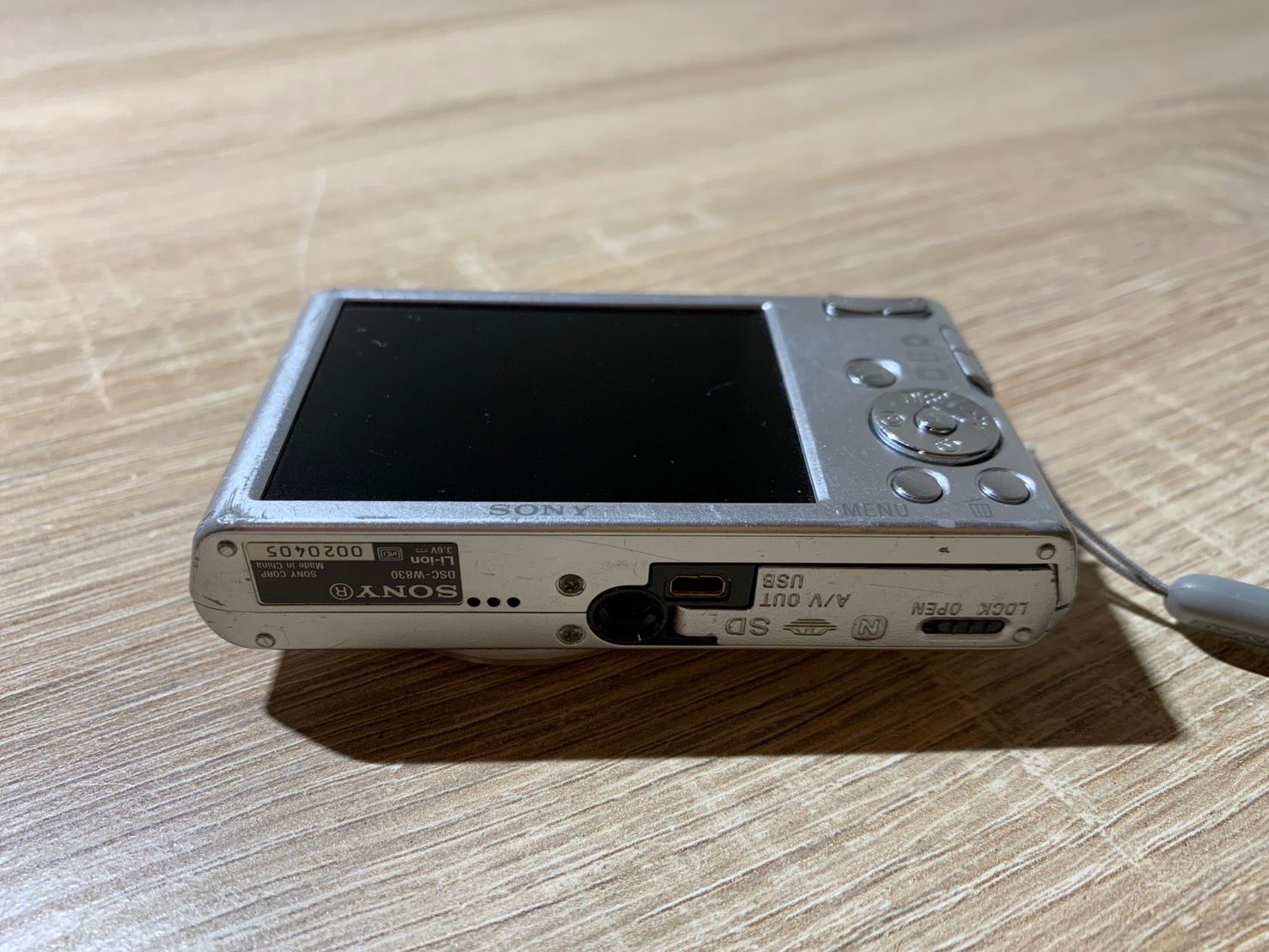 9722 Sony Cyber-shot DSC-W830 シルバー デジカメ ジャンク品【ネ
