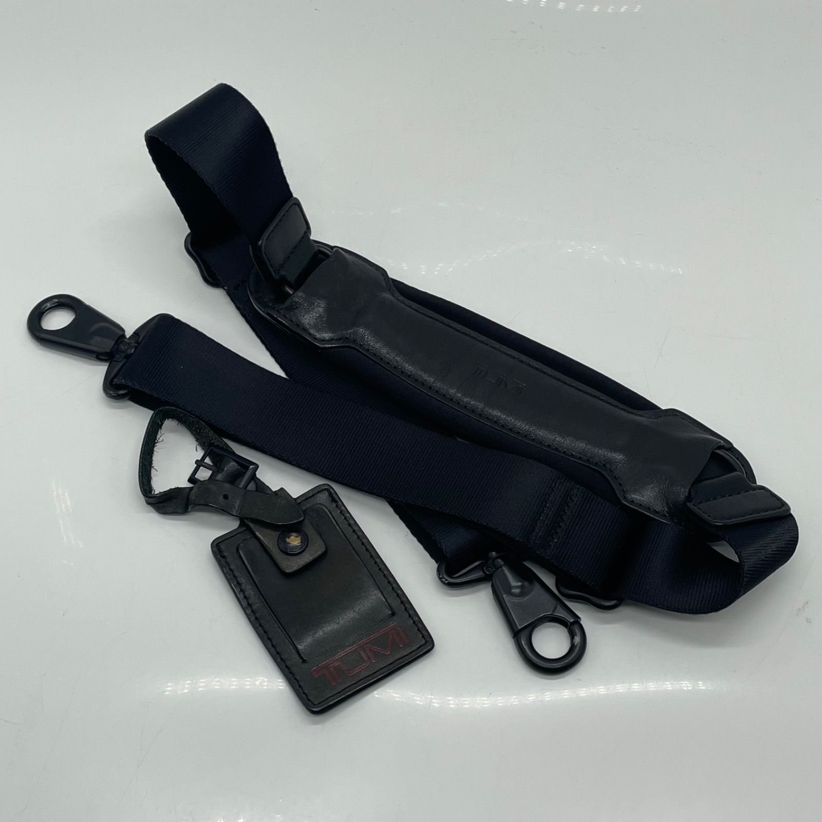 KO4054□TUMI ショルダーストラップ ブラック ネームタグ付き - メルカリ