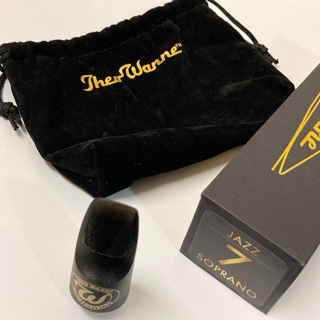 Theo Wanne（セオ・ワニ） エッセンシャルコレクション