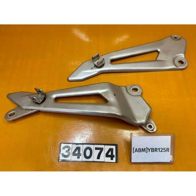 [ABM 34074]@ヤマハ YAMAHA YBR125G ステップ ホルダー プレート 錆あり - メルカリ