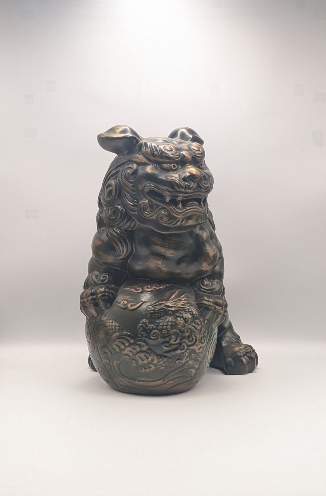 縁起物 魔除 唐獅子 置物 唐獅子 鞠（まり）持ち透かし彫り インテリア