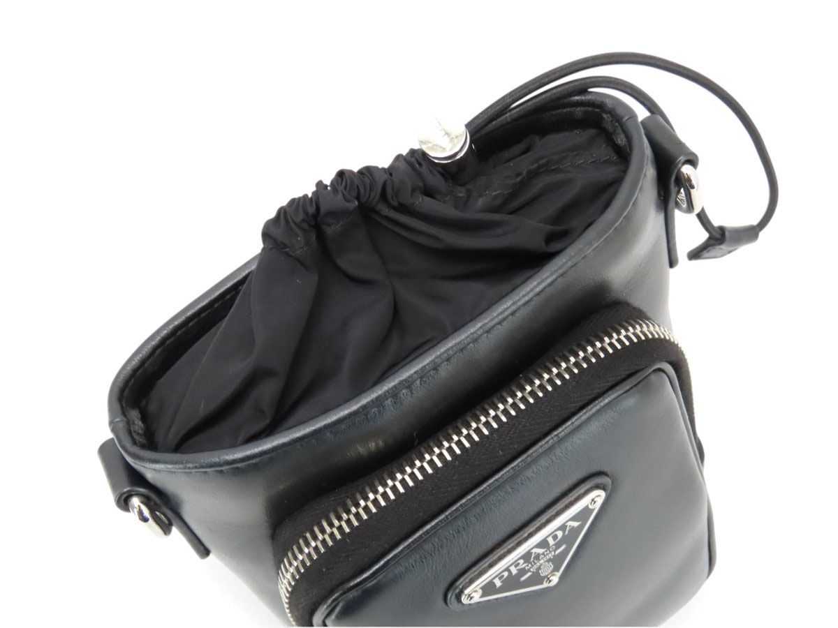 ブランドサイト通販 【美品】プラダ PRADA レザー スマートフォン 