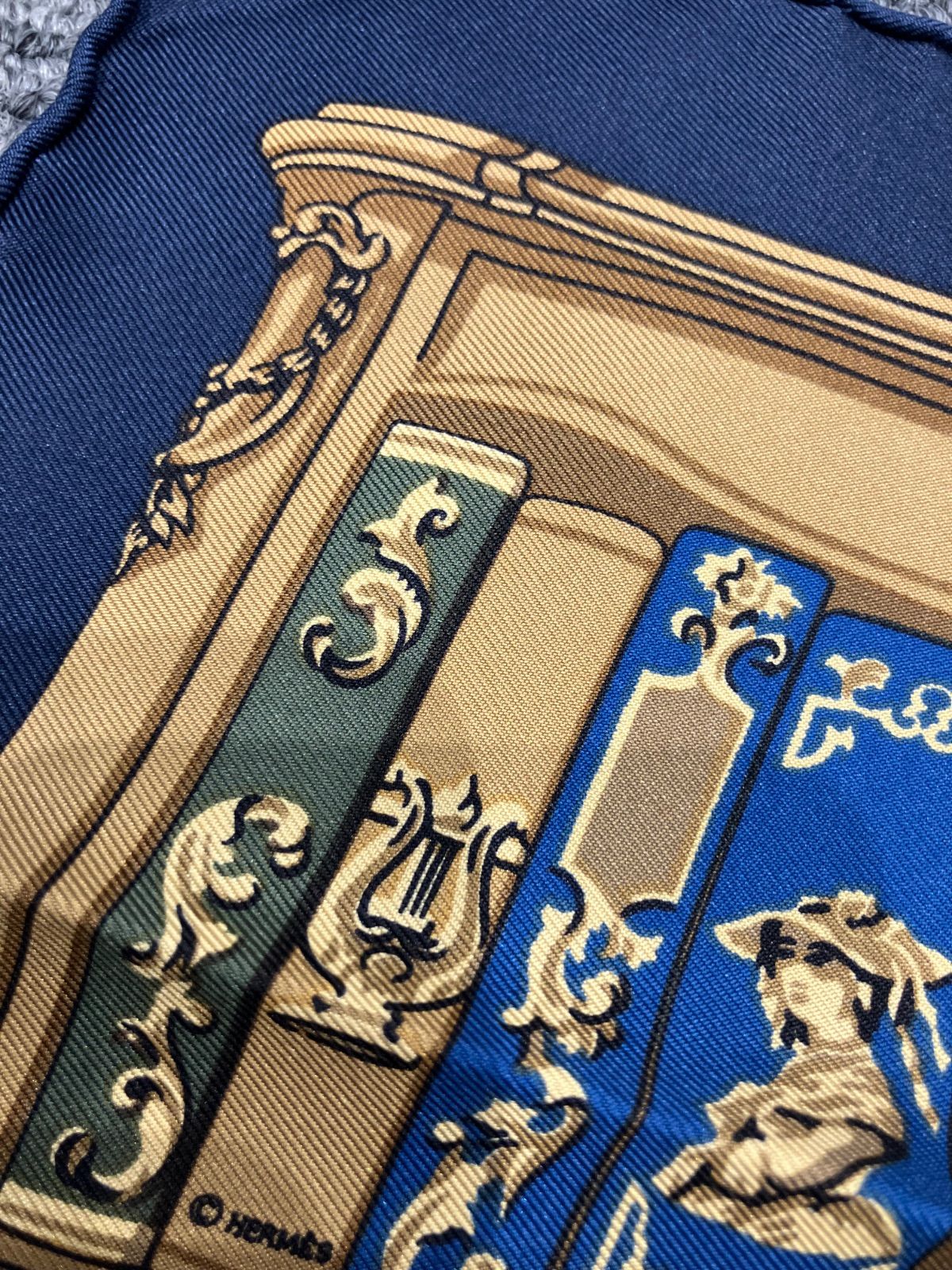 未使用 HERMES エルメス スカーフ ミニスカーフ プチカレ 本棚