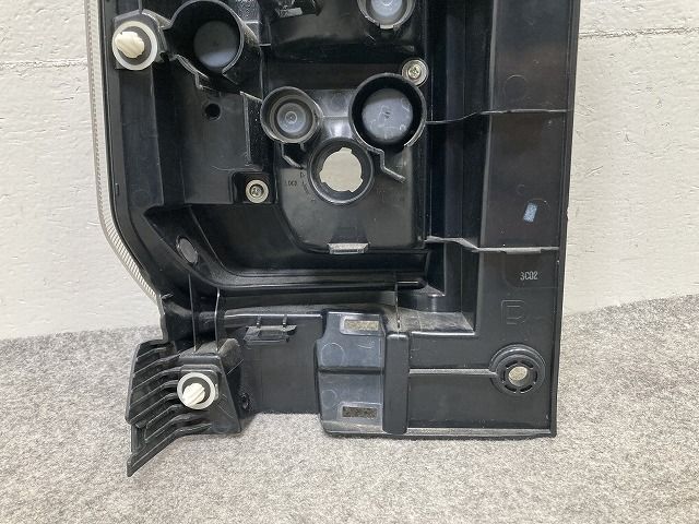 タフト LA900S/LA910S 純正 右 テールランプ/ライト/レンズ LED