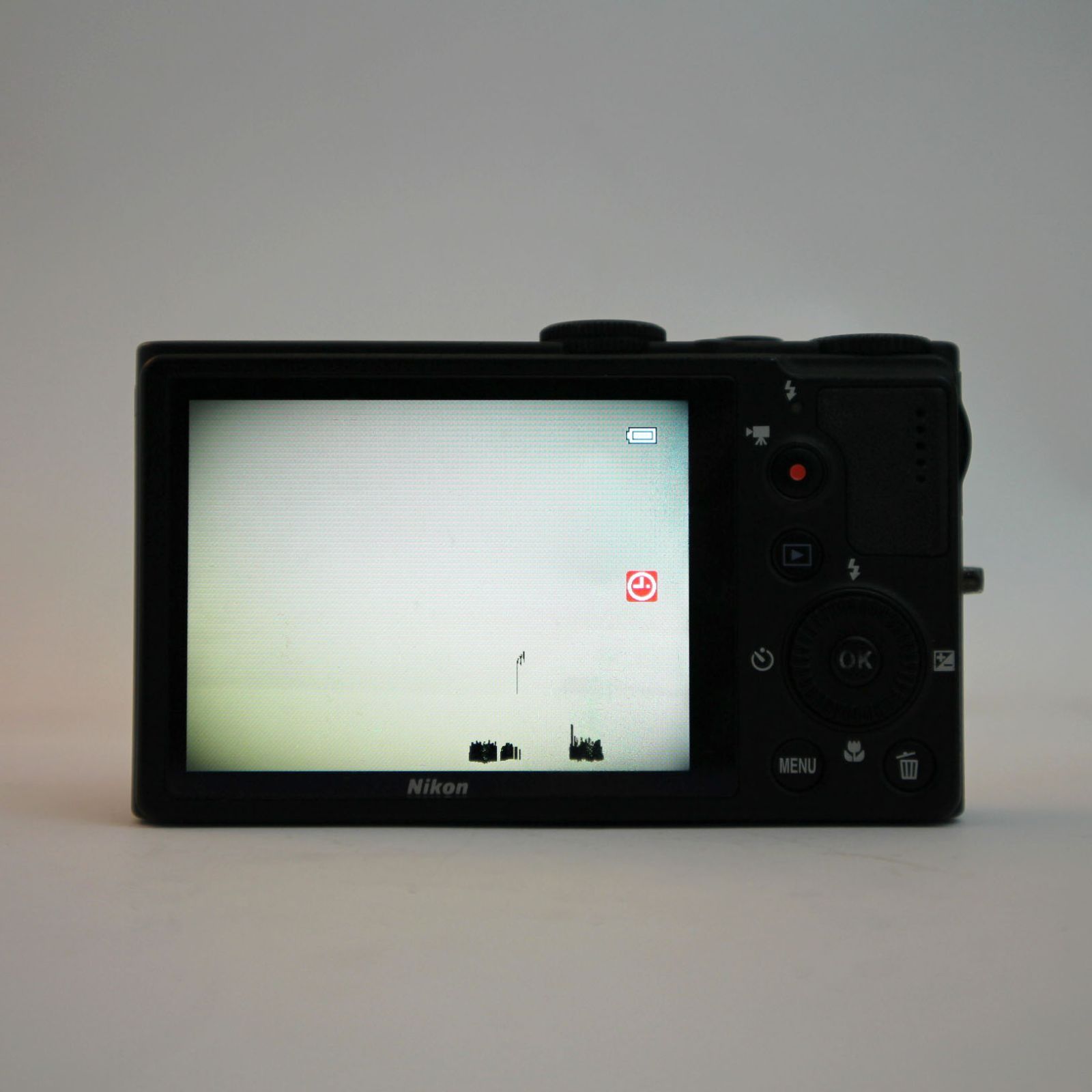 小*ビ様 【ジャンク品】Nikon COOLPIX P310 コンパクトデジタル ジャンク】 Nikon ニコン COOLPIX P310 ブラック コンパクトデジタル