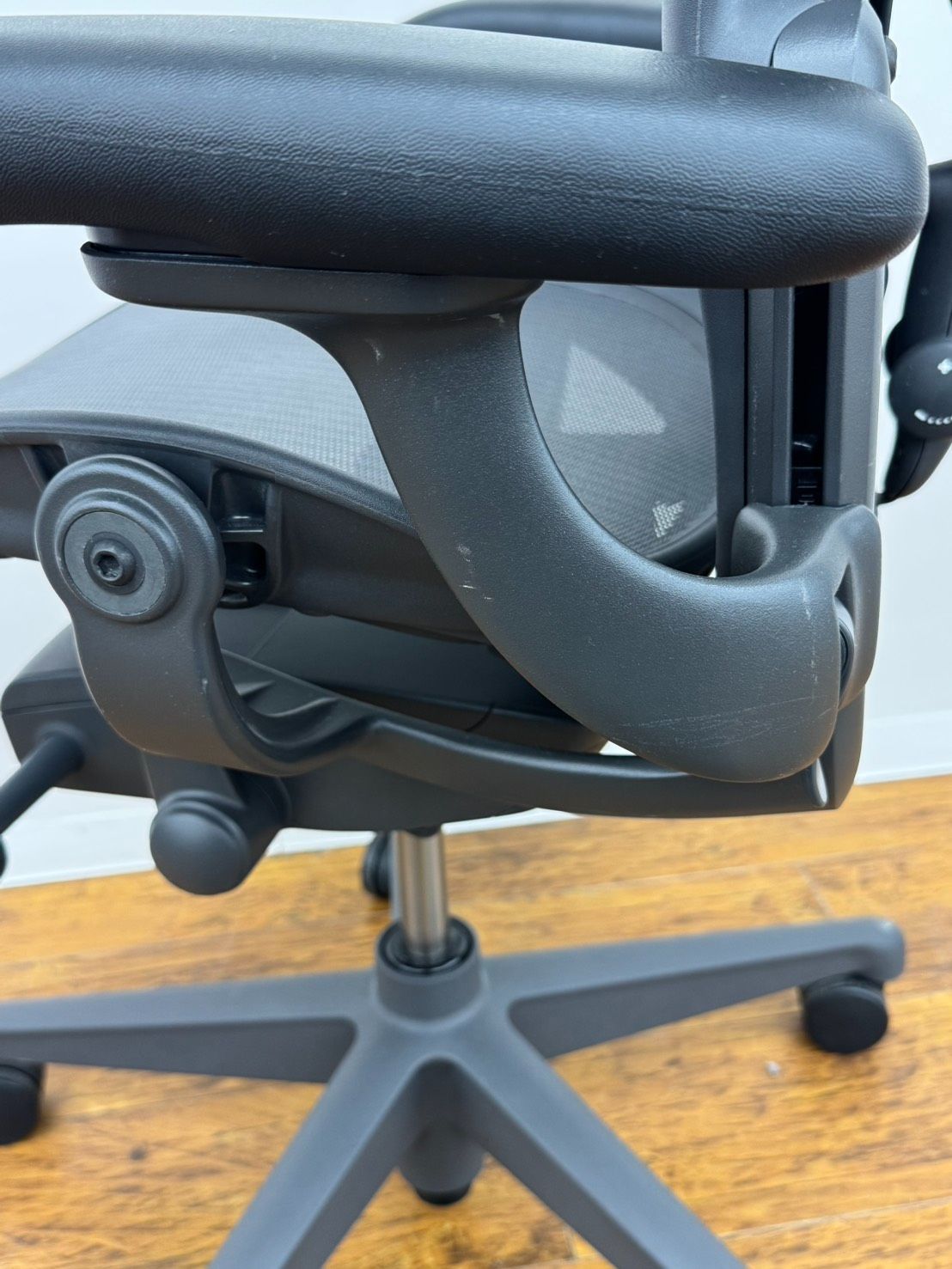 関東地域限定販売 自社配送】HermanMiller アーロンチェア AER1B23DW 