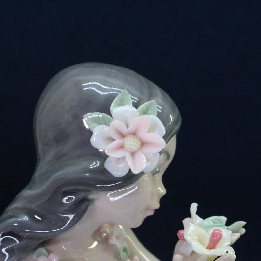 リヤドロ フィギュリン 『バレンシアの少女』 高さ：24cm 箱無 LLADRO