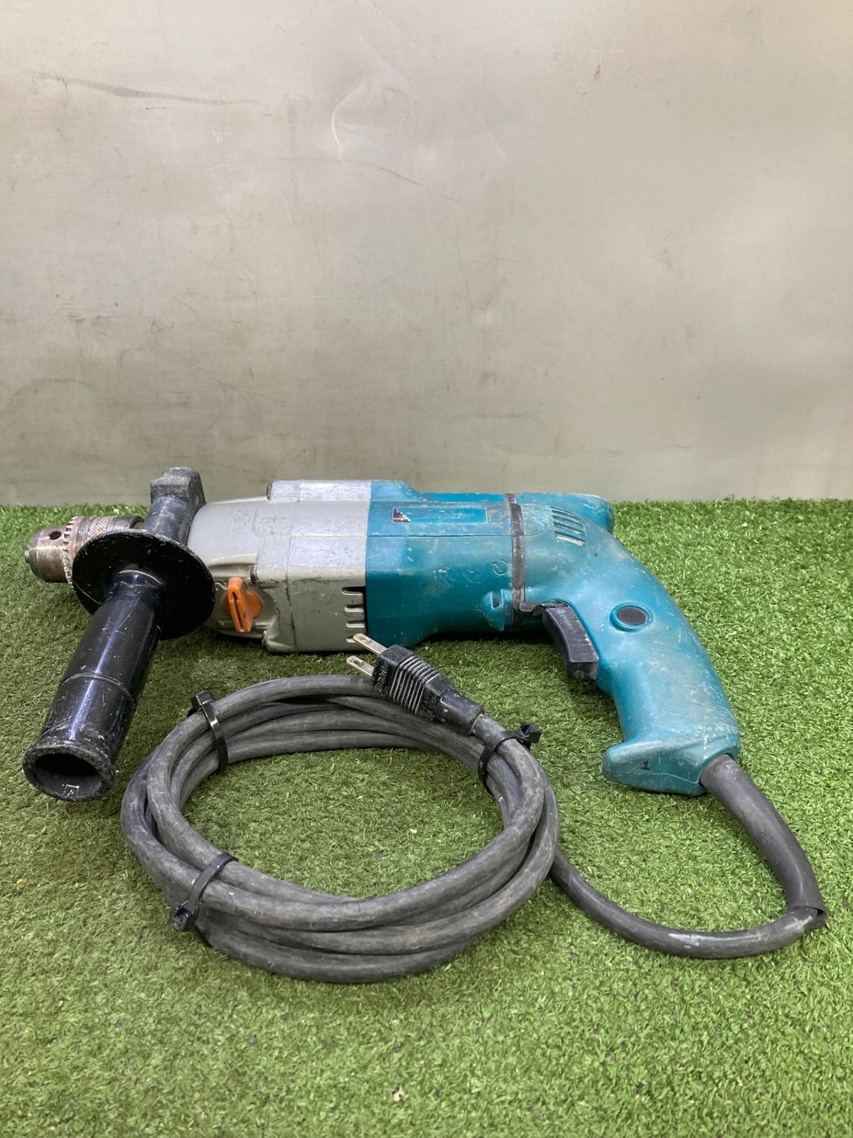 中古品】【0921】☆makita(マキタ) 20㎜ 2スピード震動ドリル HP2032 