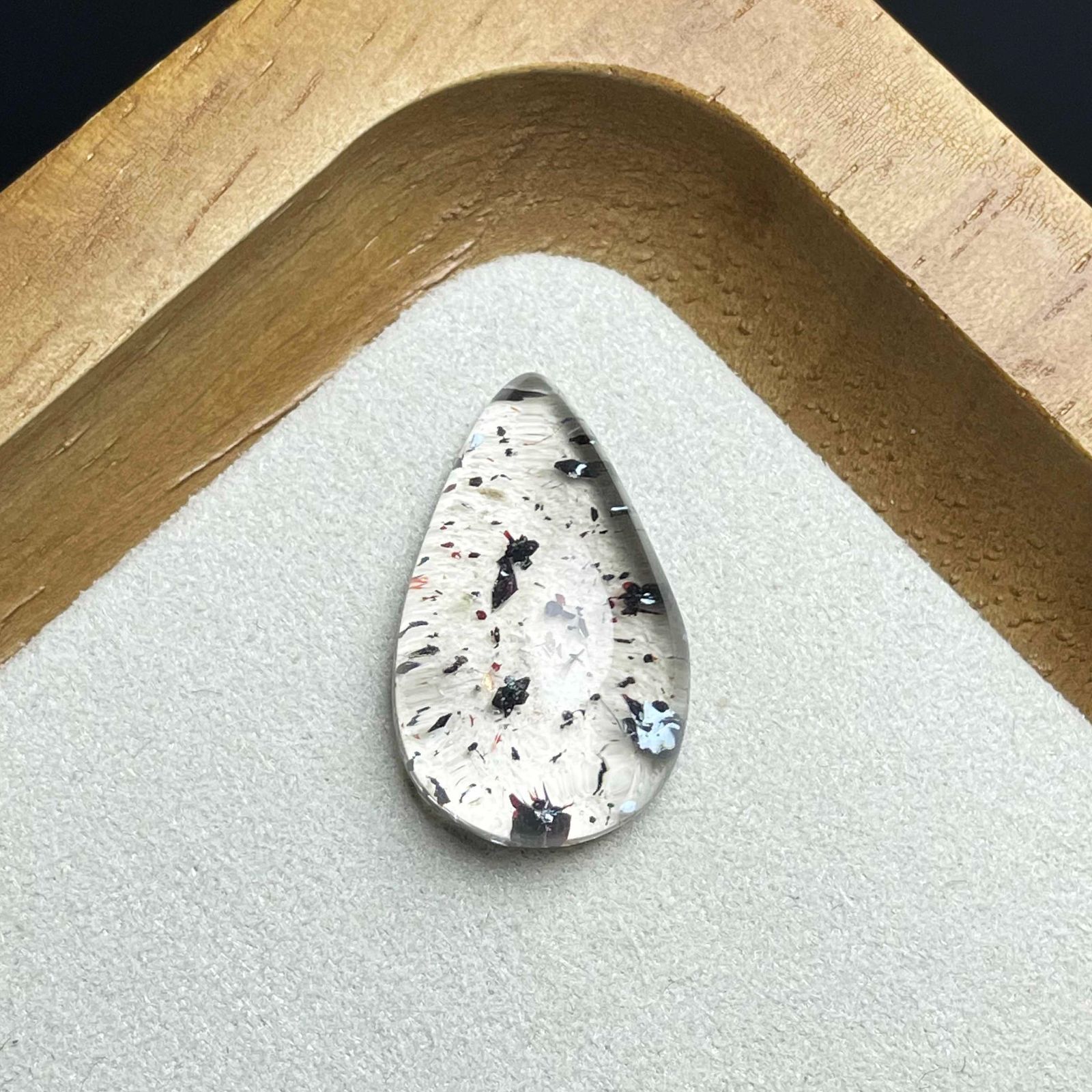 天然美品★【ヴェノムスーパーセブン】★ペンダント 天然石 24.3*14.6*8.3mm ZZ1985