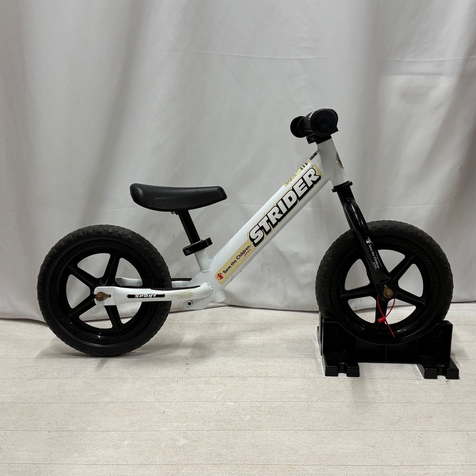 希少 STRIDER SPORT セーブザチルドレン 12インチ ホワイト